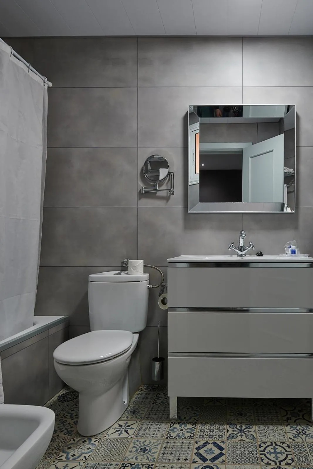 Bathroom in Ramblas Hotel