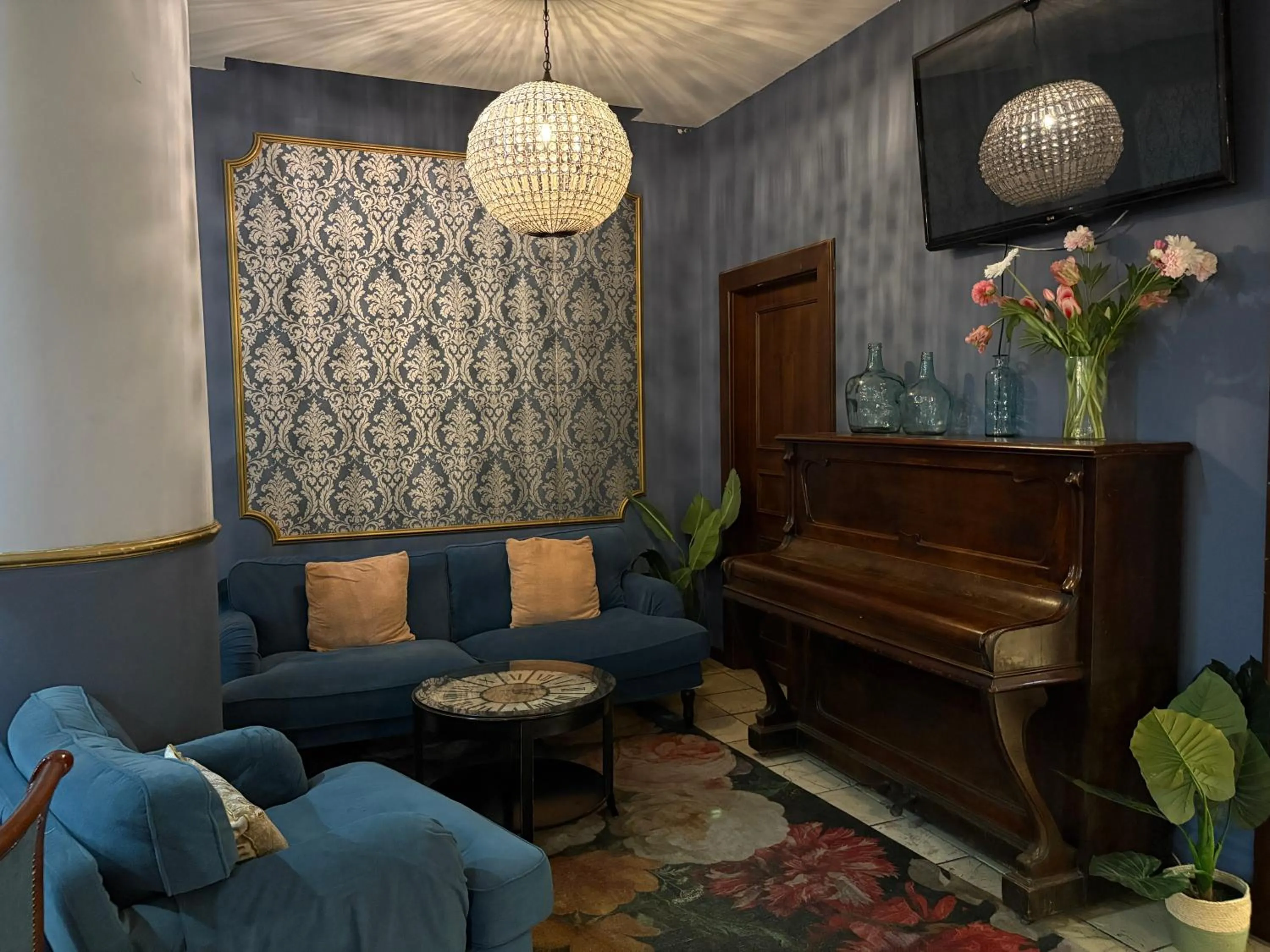 Living room in Ramblas Hotel