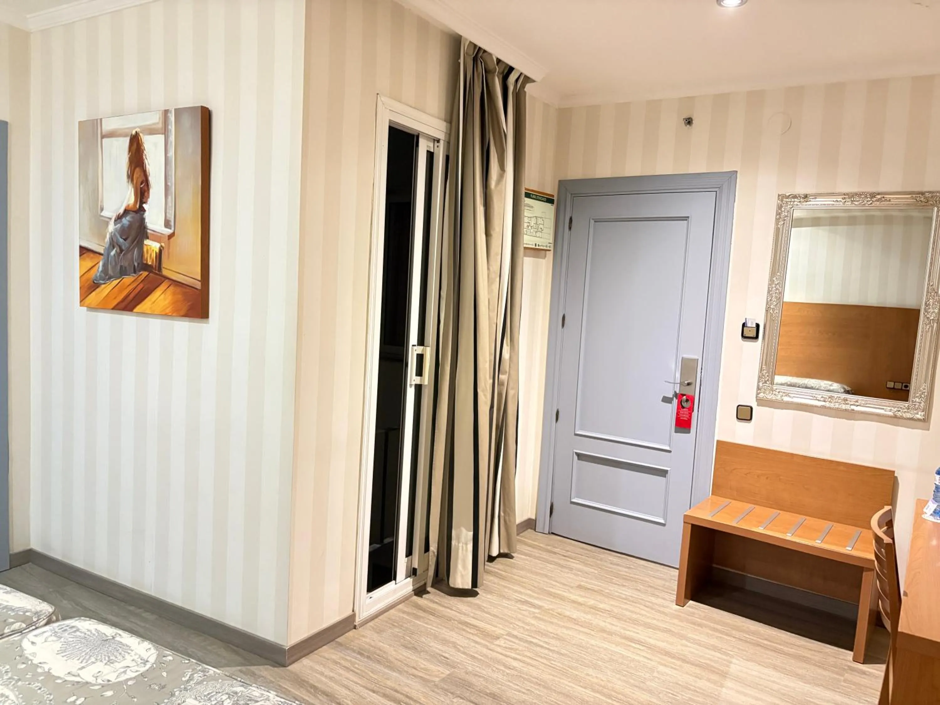 Photo of the whole room in Ramblas Hotel