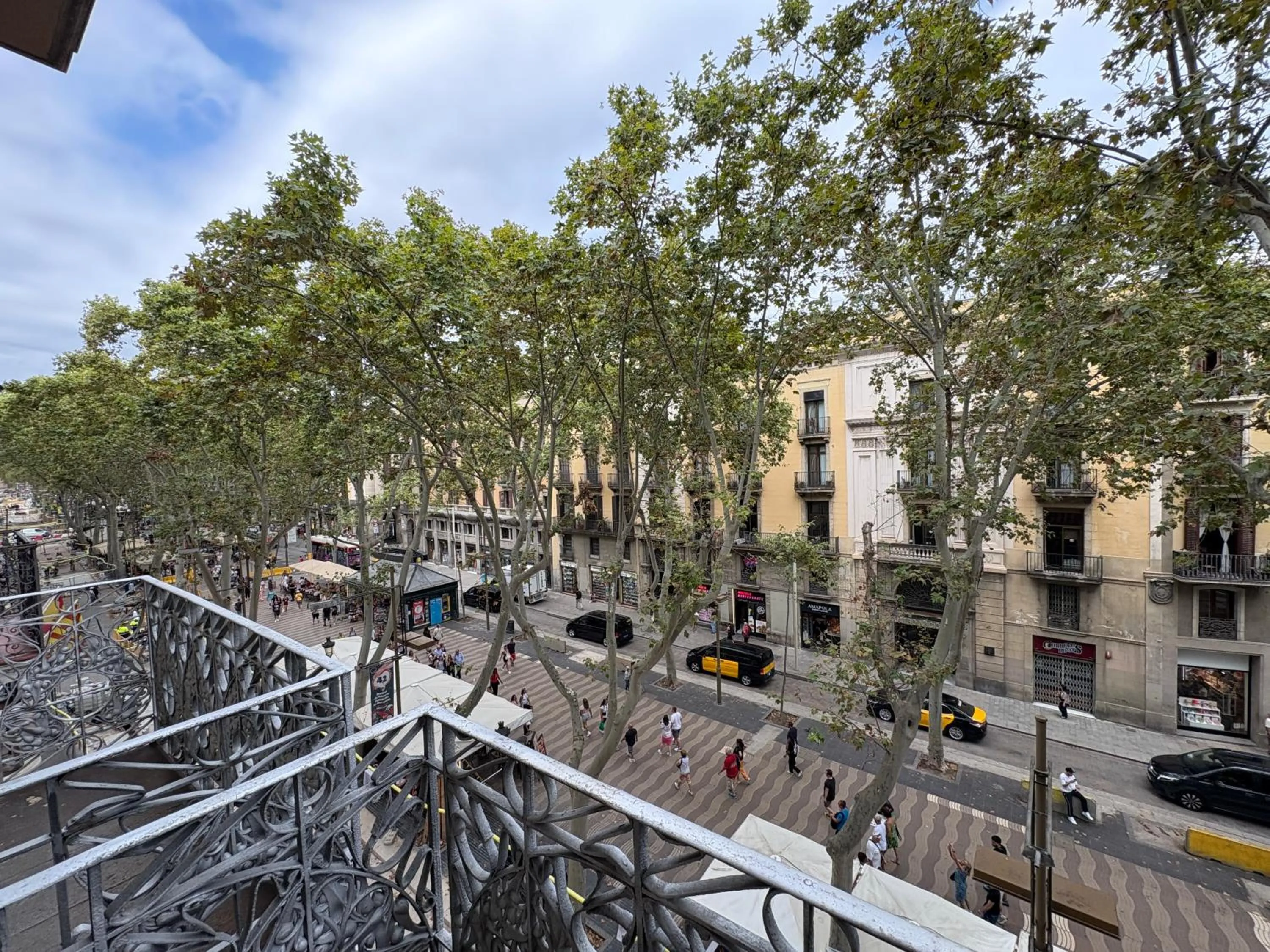 Street view in Ramblas Hotel