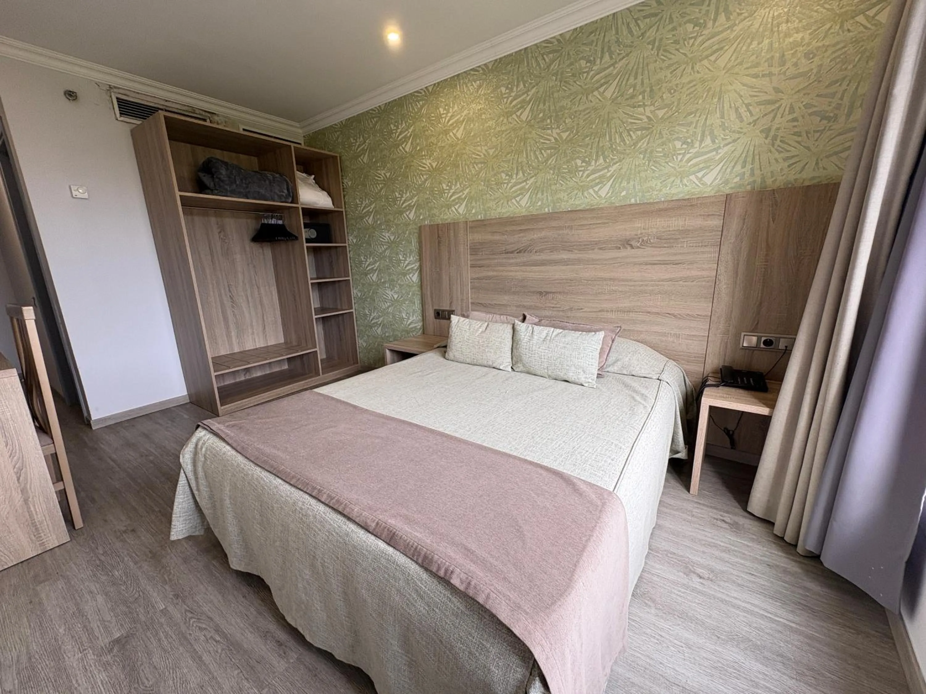 Photo of the whole room, Bed in Ramblas Hotel