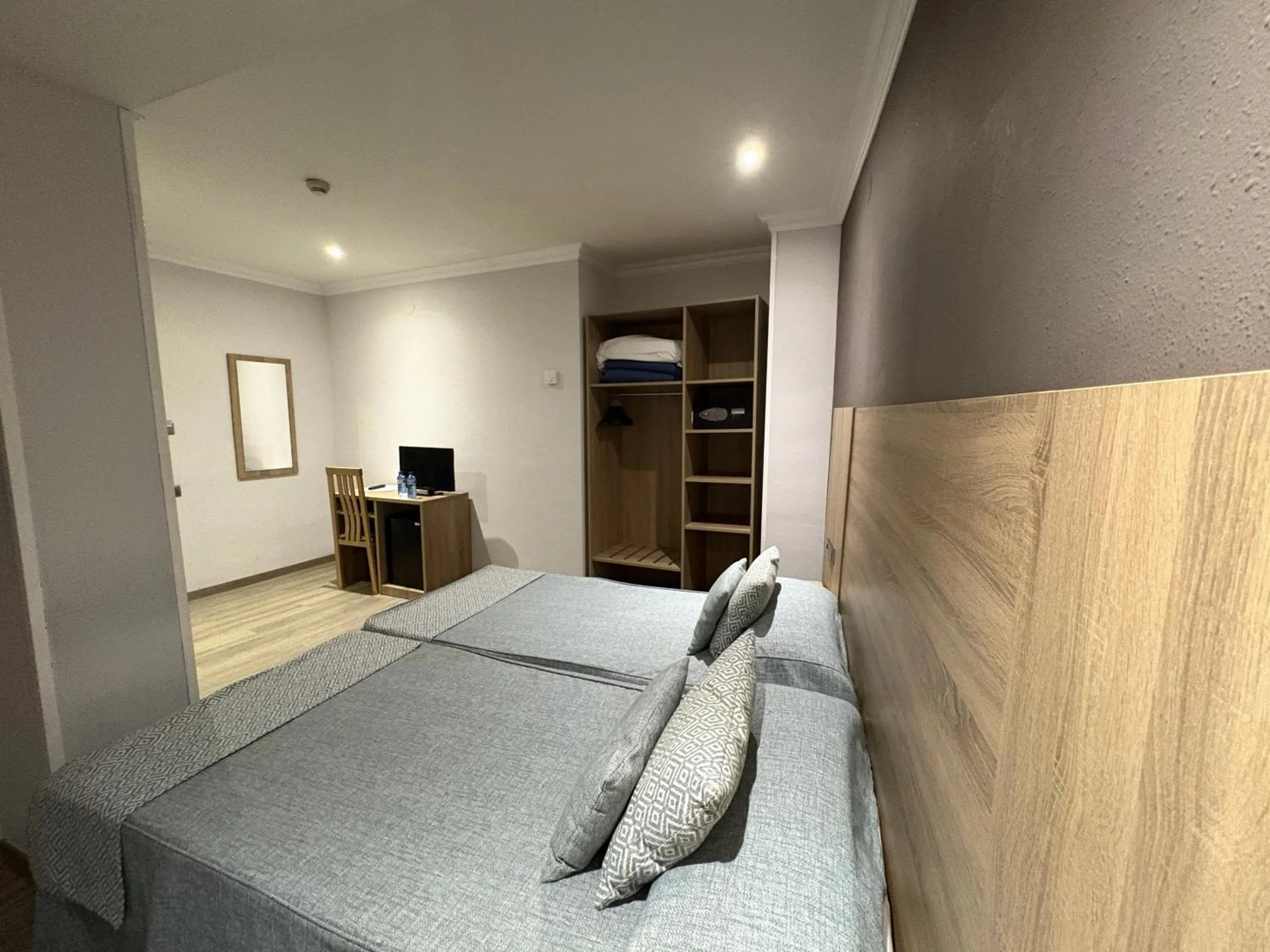 Photo of the whole room, Bed in Ramblas Hotel