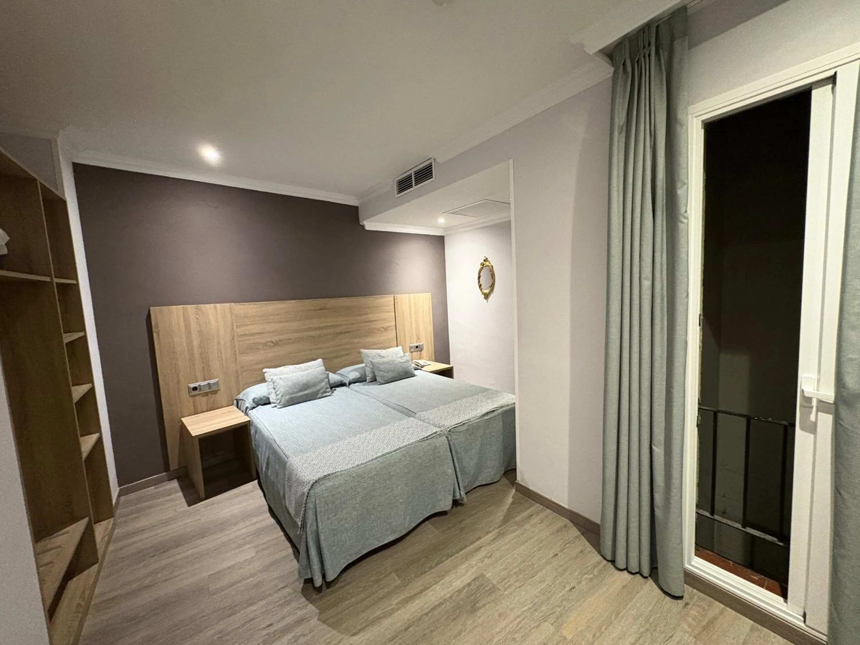 Photo of the whole room, Bed in Ramblas Hotel