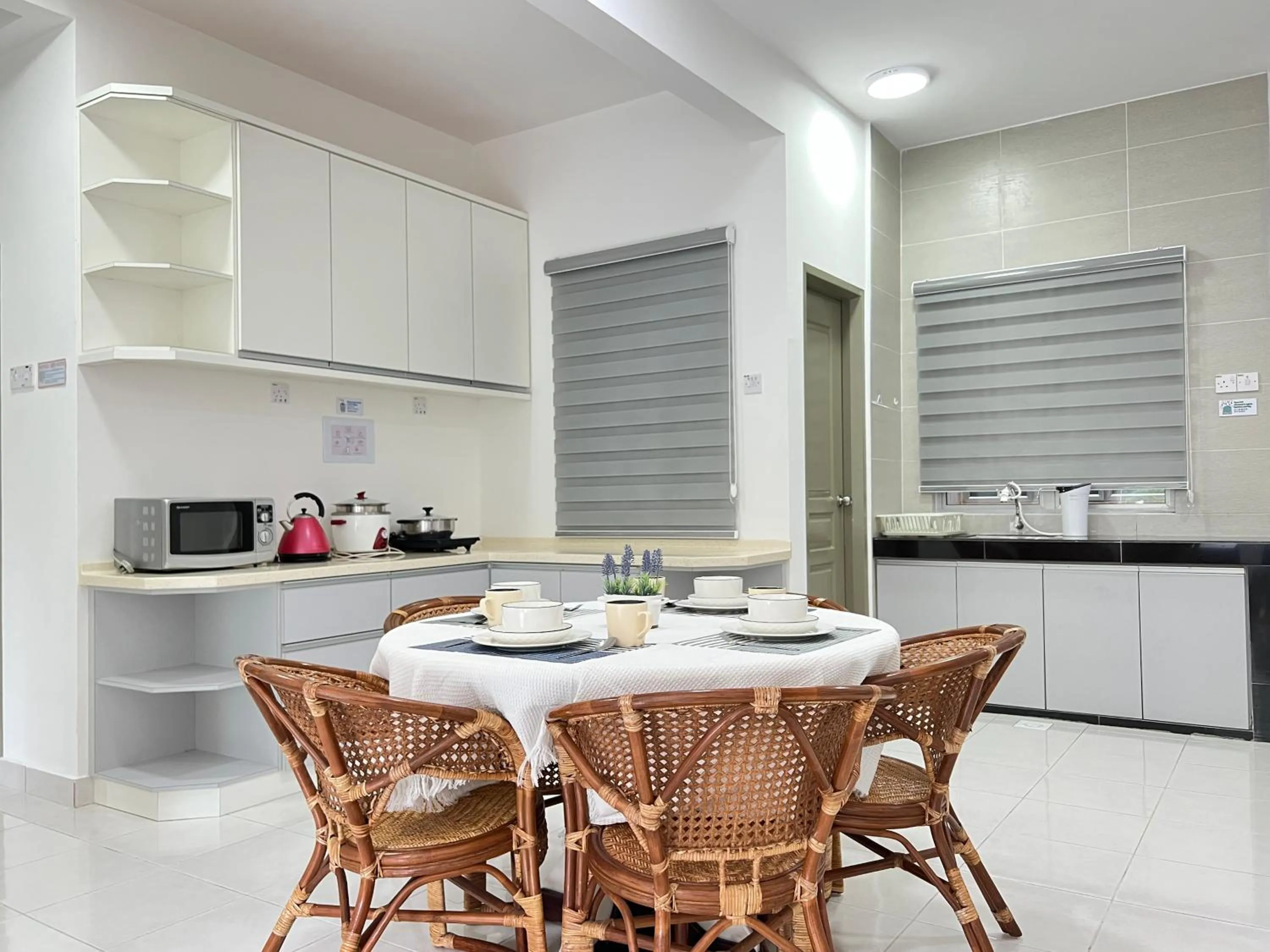 Dining area in Cozystay @ The Quintet, Cameron