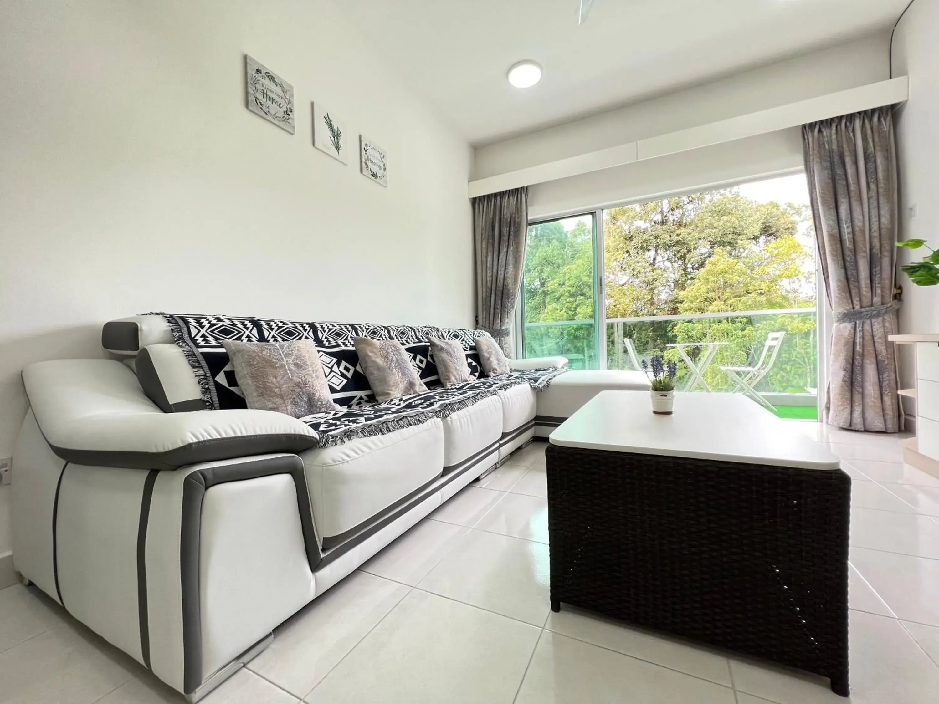 Three-Bedroom Apartment in Cozystay @ The Quintet, Cameron Three-Bedroom Apartment in Cozystay @ The Quintet, Cameron