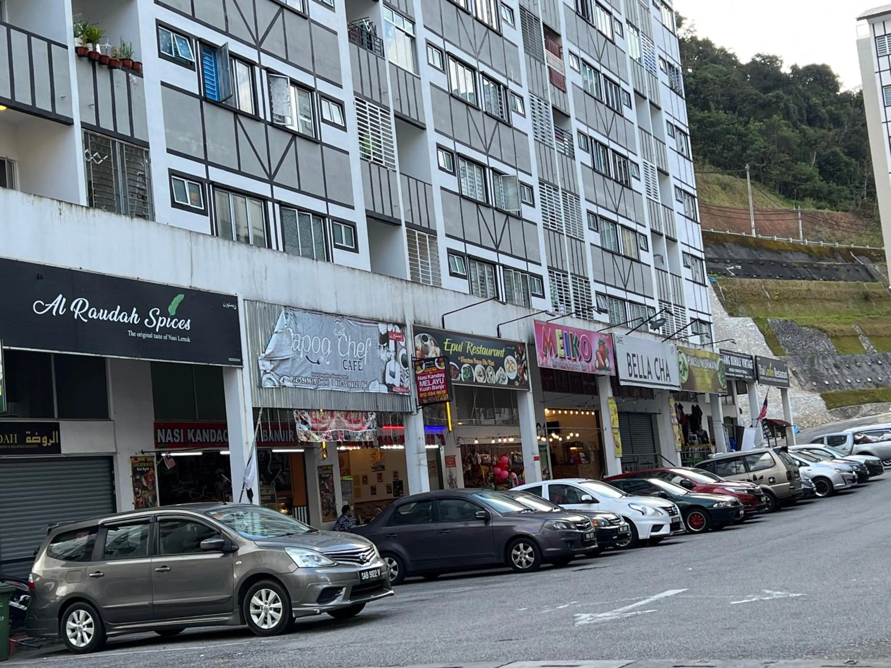 Restaurant/places to eat in Cozystay @ The Quintet, Cameron