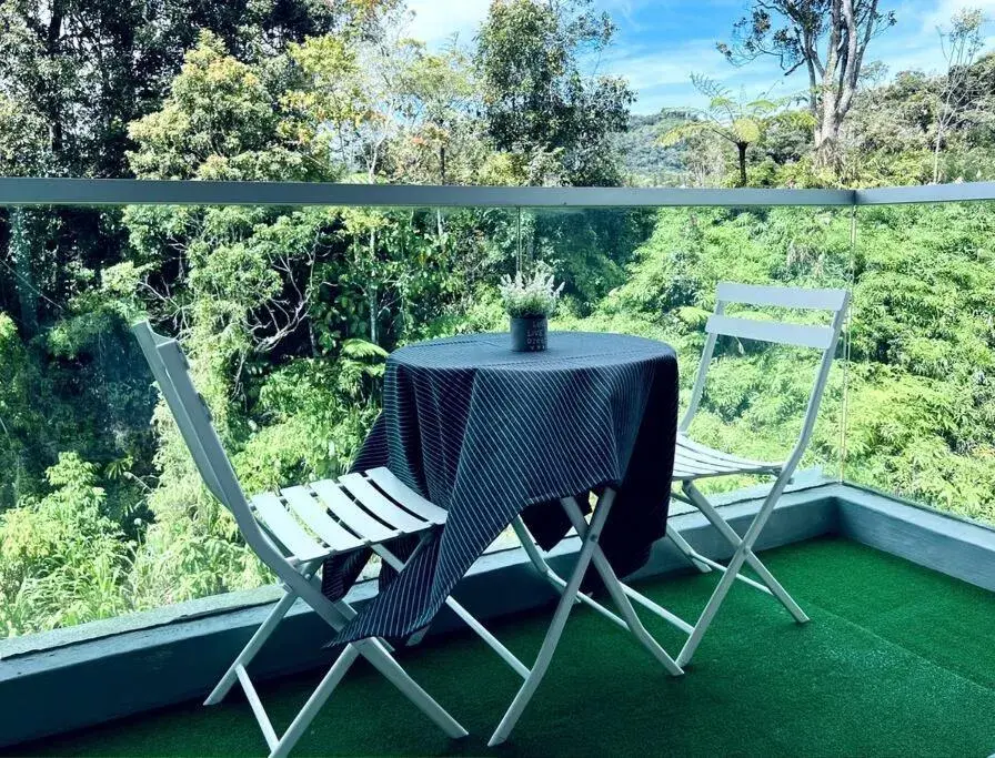 Cozystay @ The Quintet, Cameron Cozystay @ The Quintet, Cameron