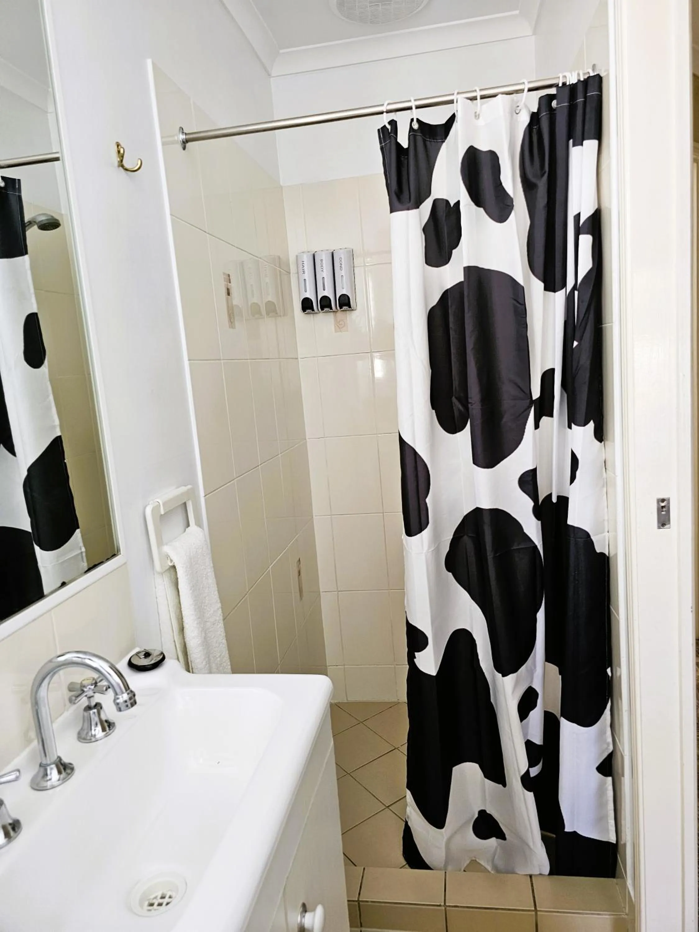 Shower in Kilcoy Motel