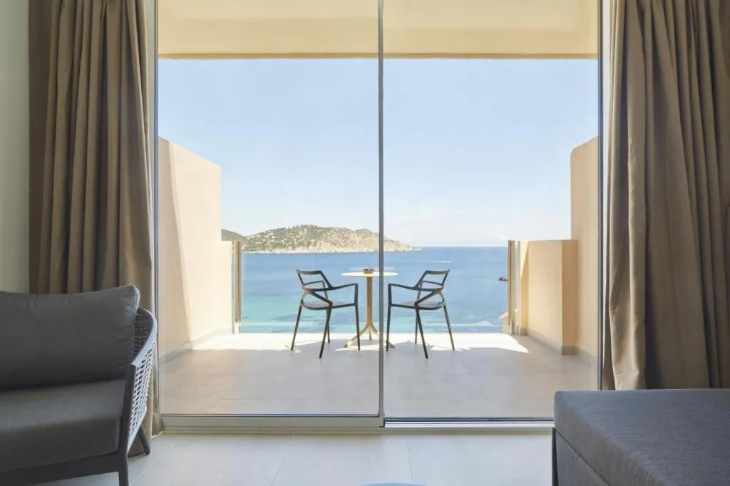 Photo of the whole room in Invisa Hotel Club Cala Verde