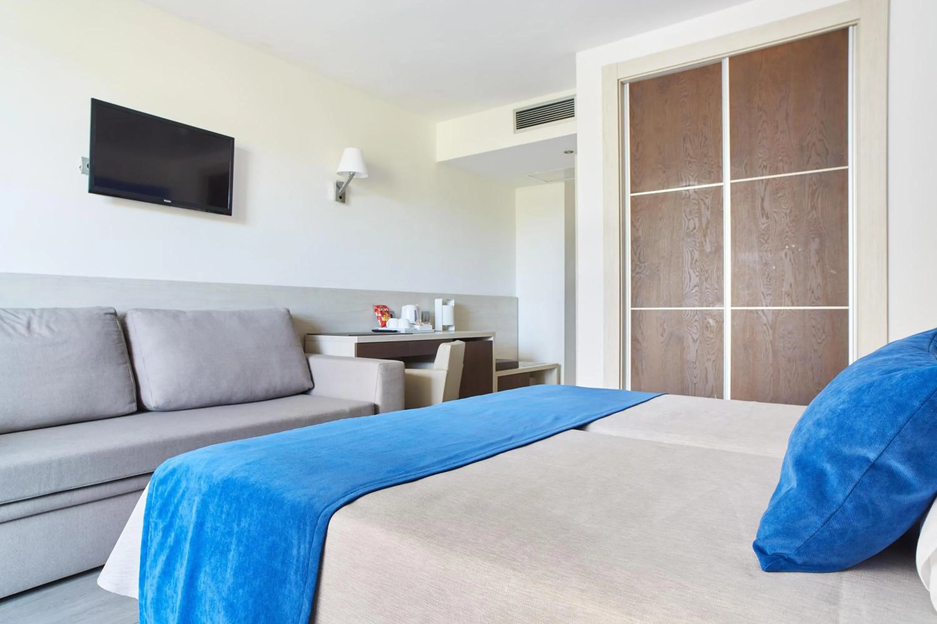 Photo of the whole room, Bed in Invisa Hotel Club Cala Verde