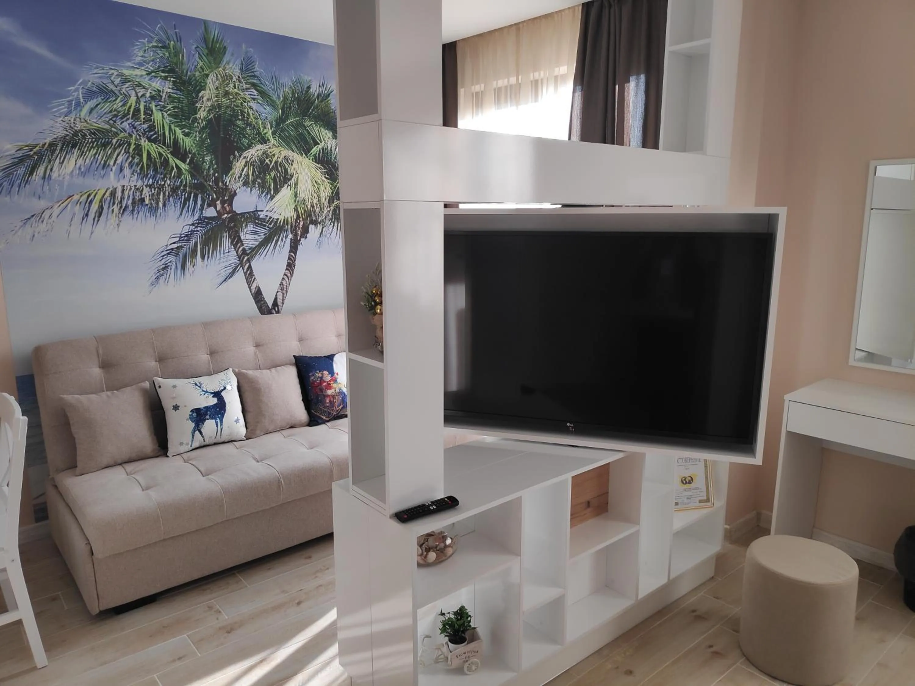 Communal lounge/ TV room in Lime House, Kyustendil