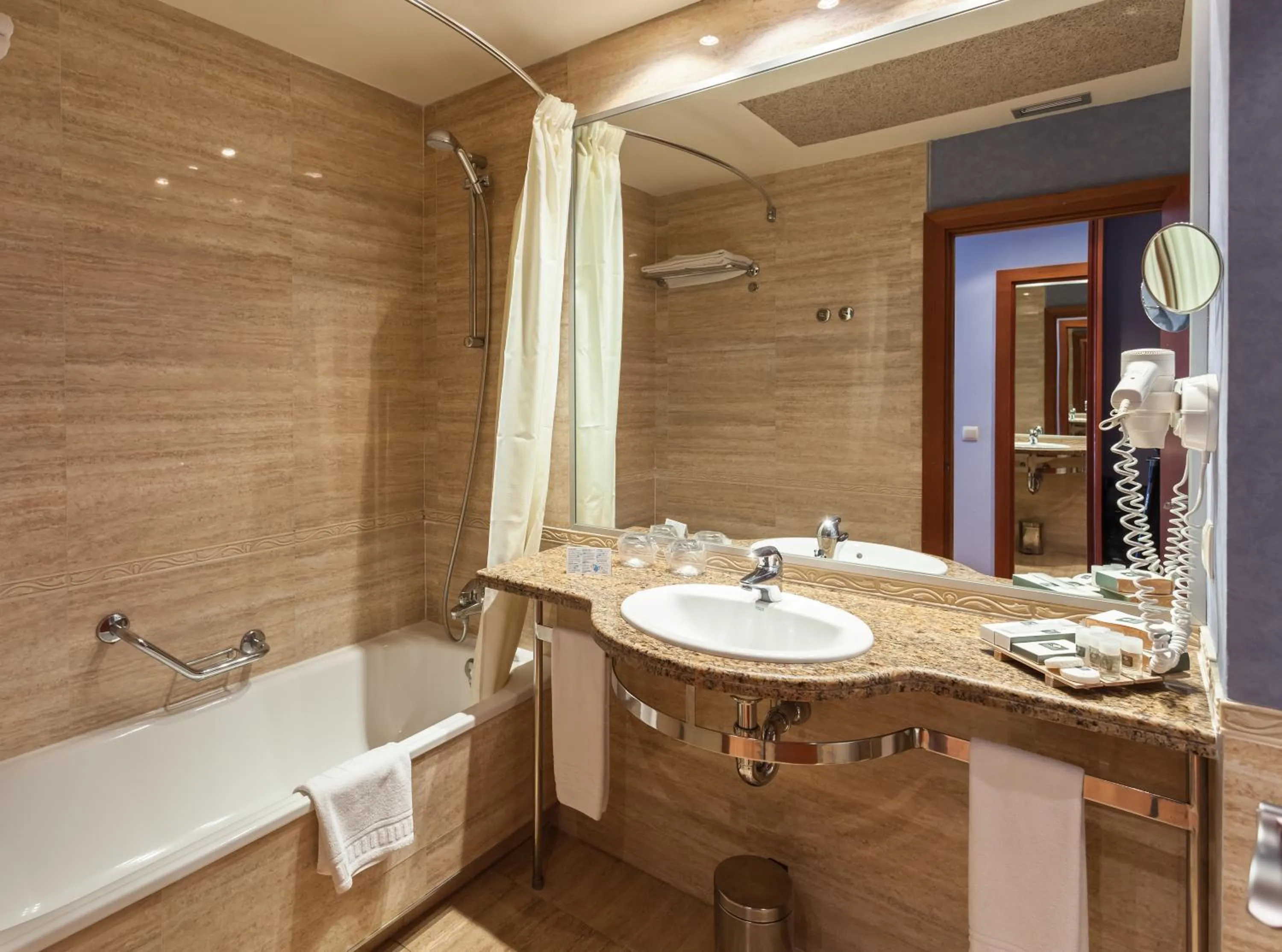 Bathroom in Hotel Delfín 4 Sup