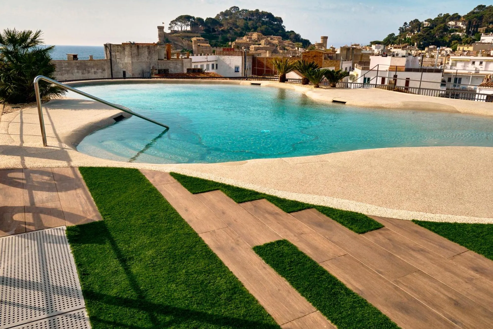 Swimming pool in Hotel Delfín 4 Sup