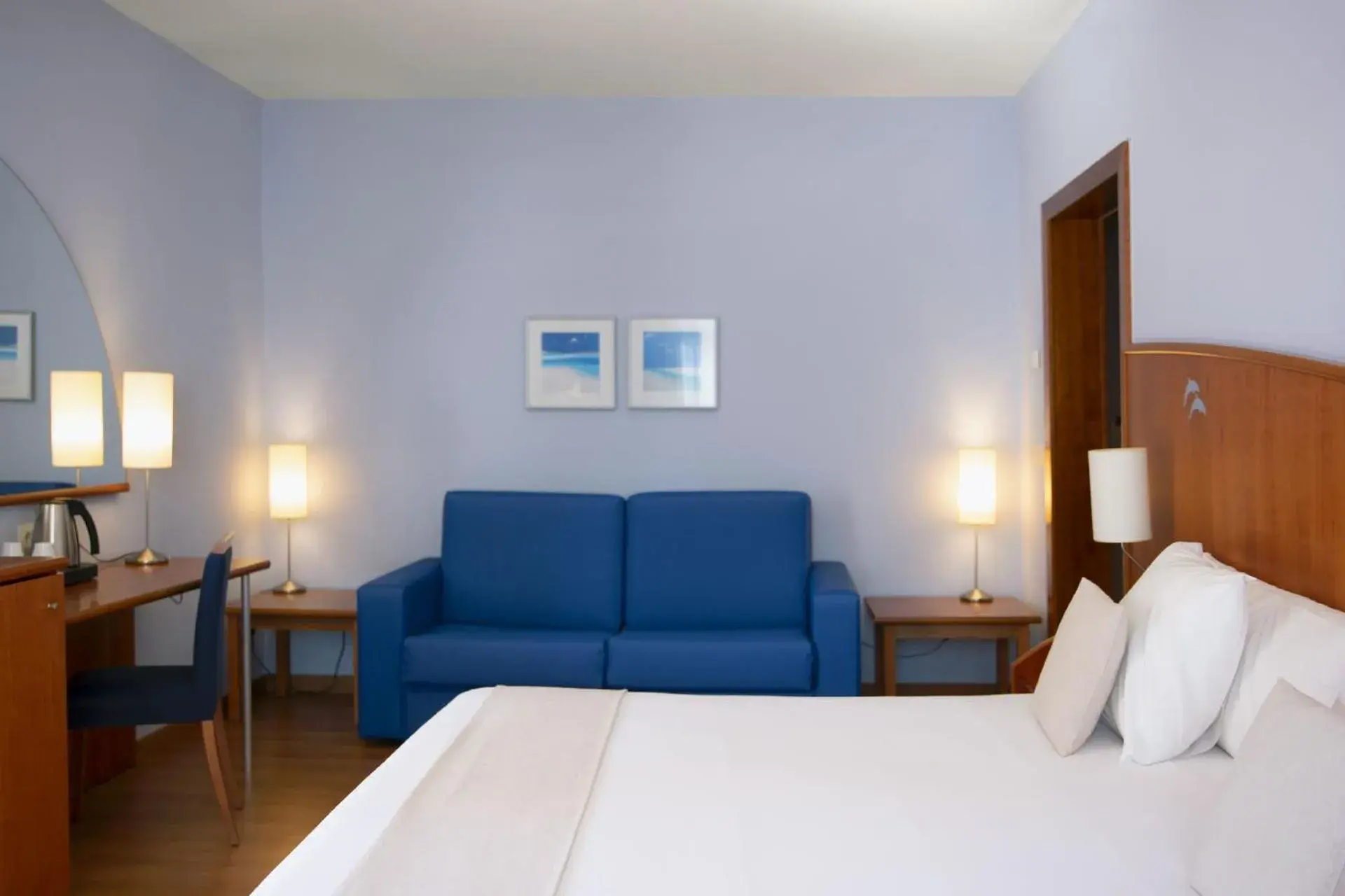 Property building, Bed in Hotel Delfín 4 Sup Property building, Bed in Hotel Delfín 4 Sup