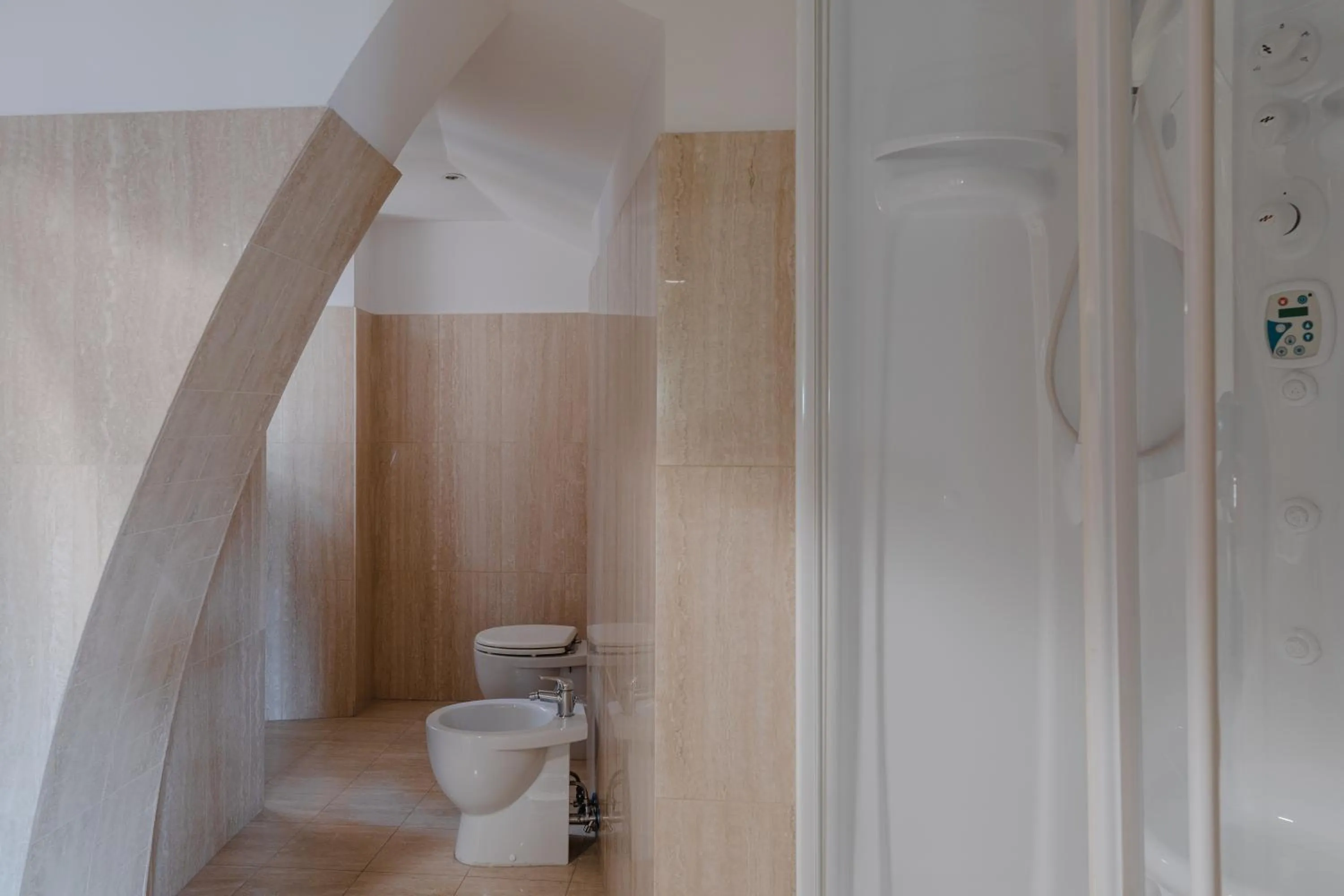 Shower in Torre Capranica