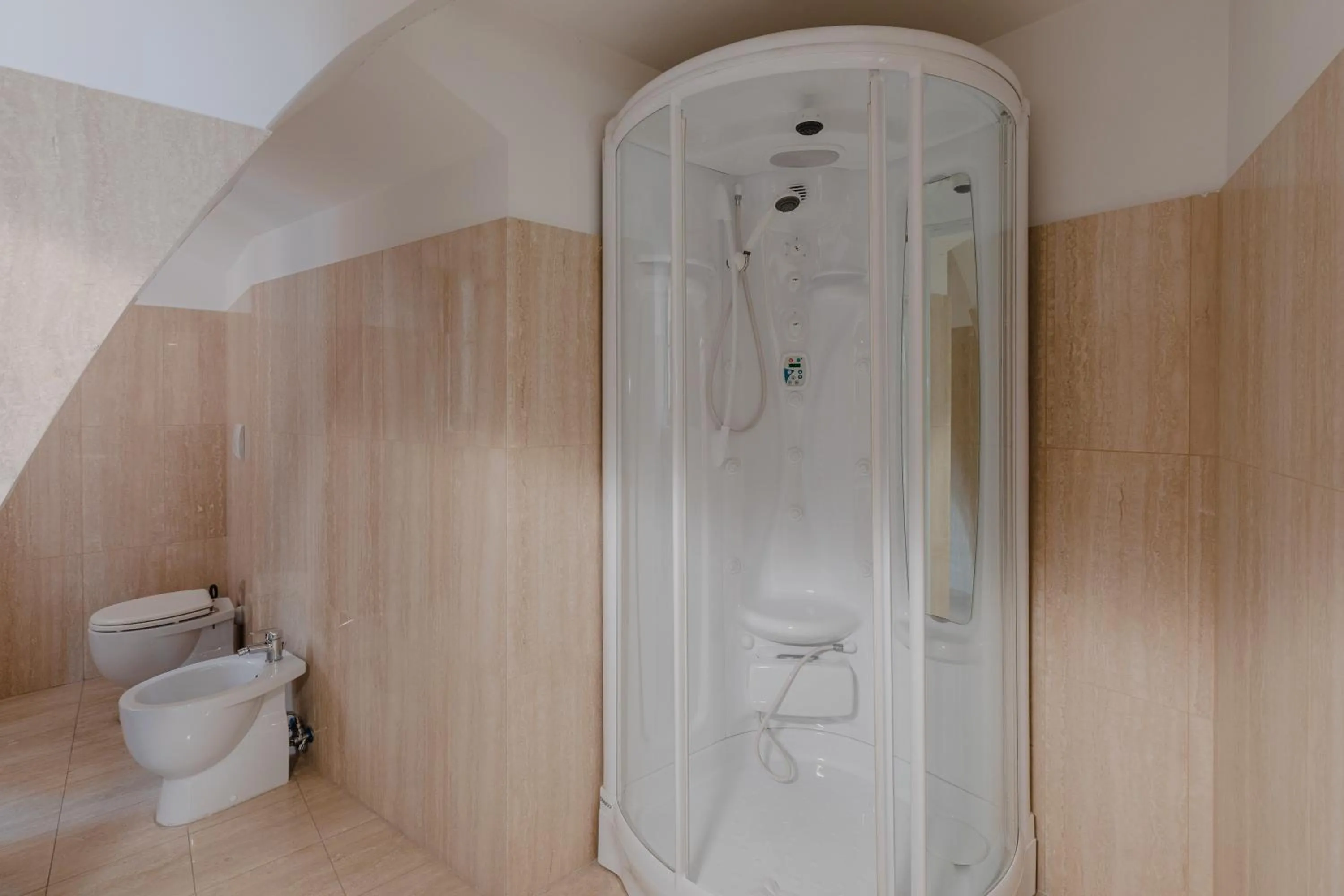 Shower in Torre Capranica