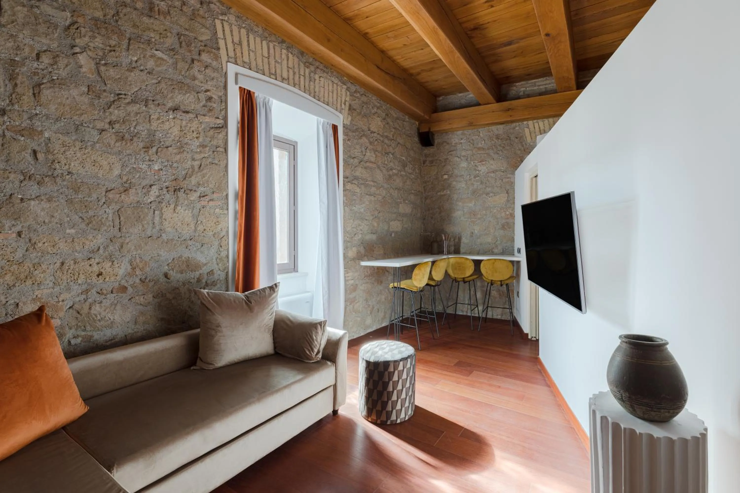 Communal lounge/ TV room, Bed in Torre Capranica