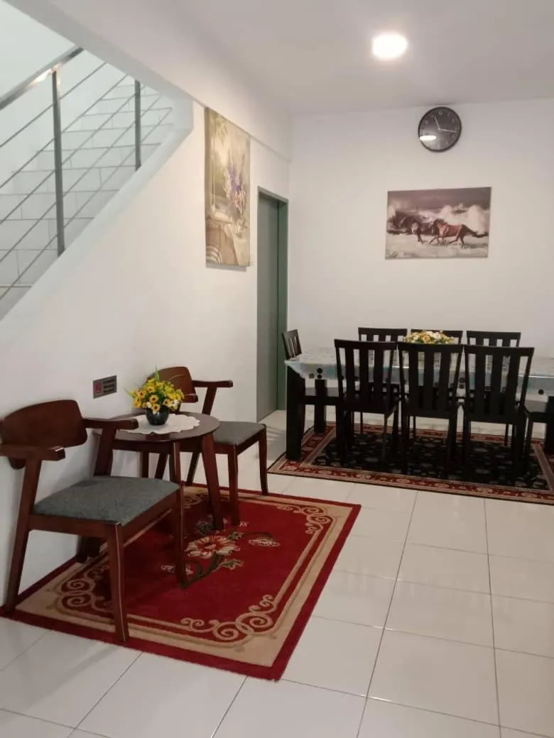 AWANA HOMESTAY