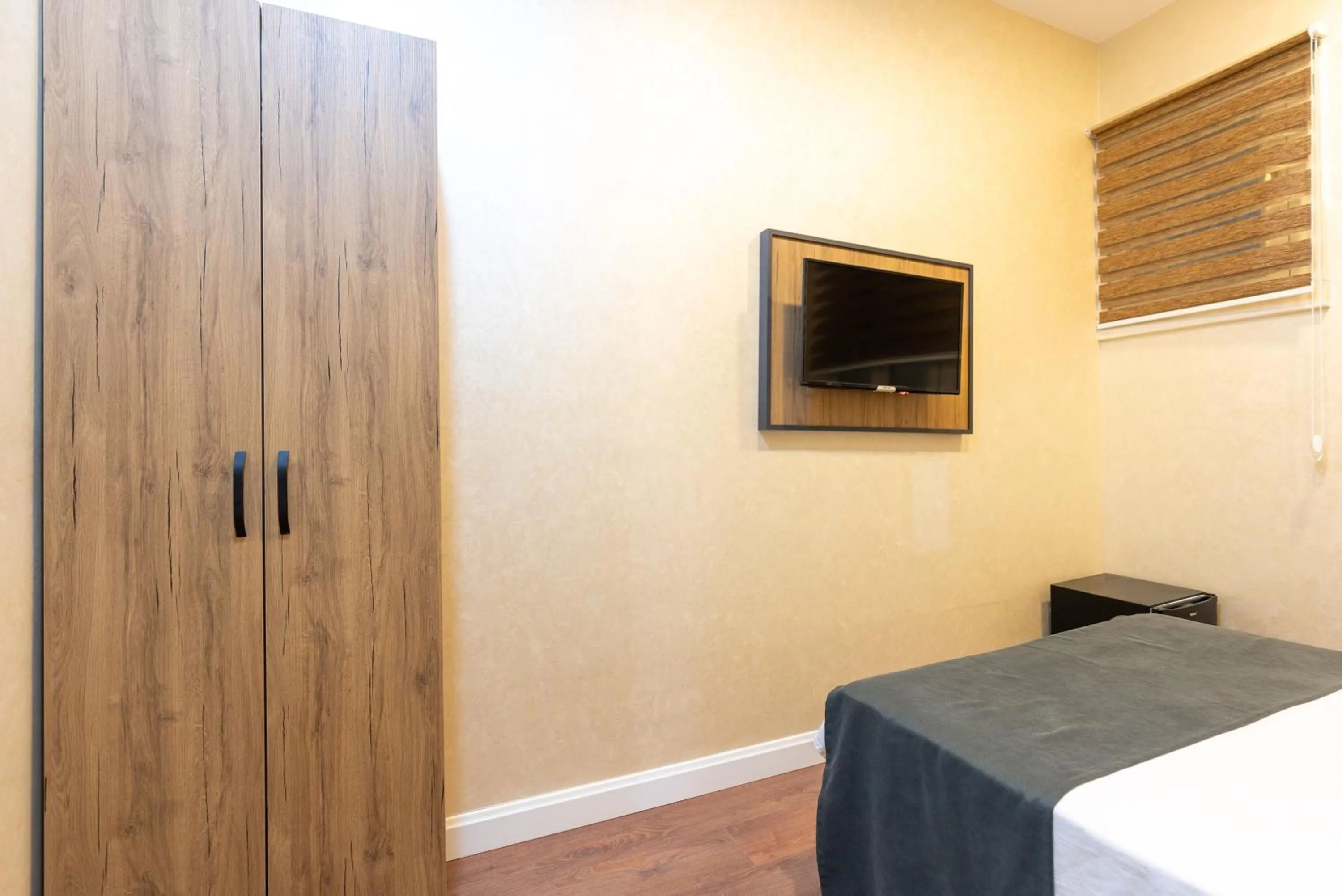 Communal lounge/ TV room, Bed in Valens Boutique Hotel