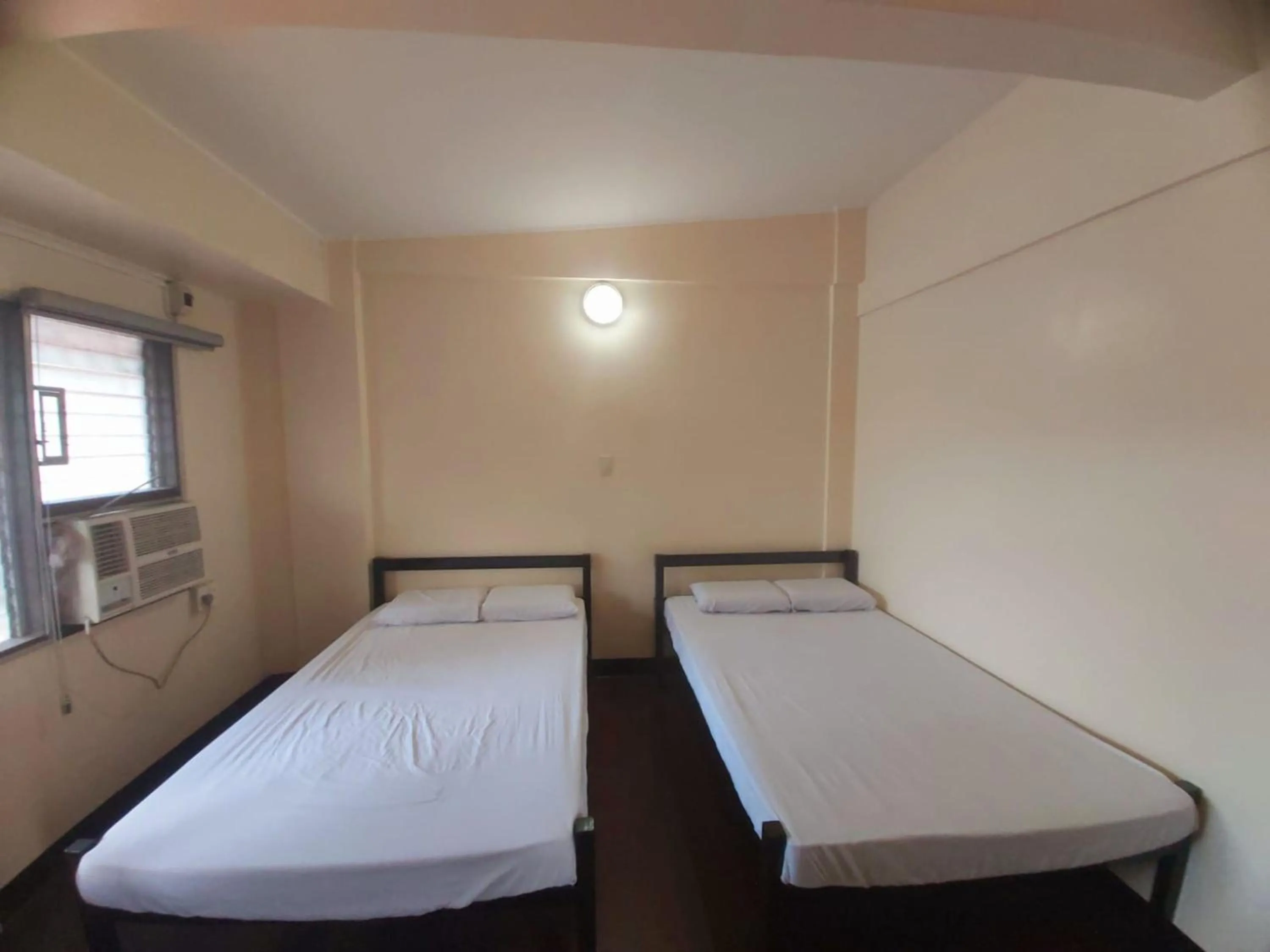 Photo of the whole room, Bed in OYO 916 Angel's Boardrooms