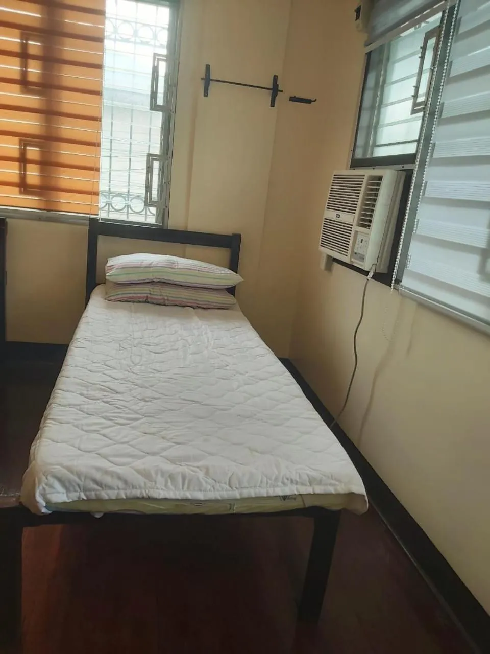 Bedroom, Bed in OYO 916 Angel's Boardrooms