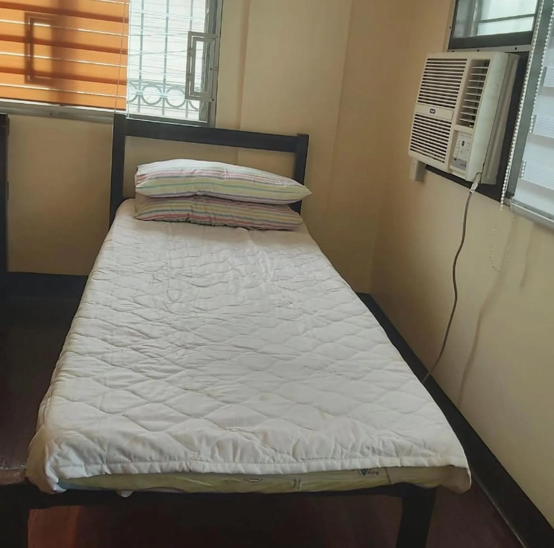 Bed in OYO 916 Angel's Boardrooms