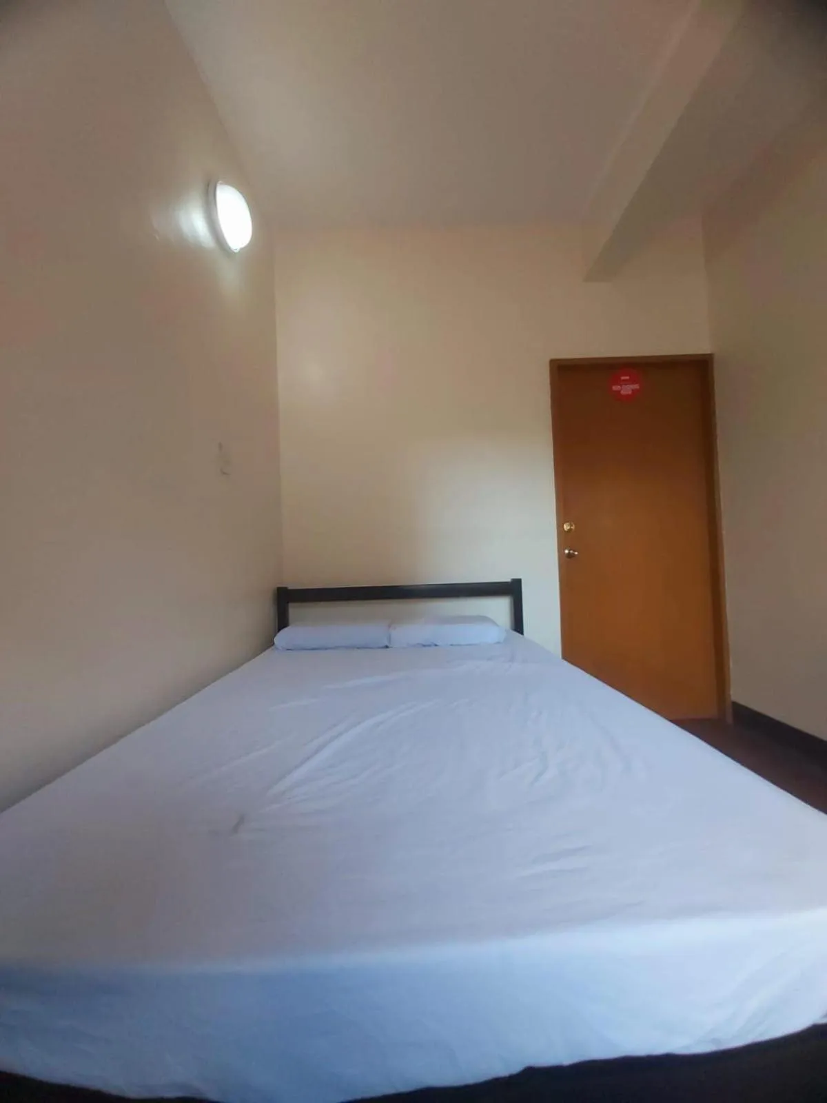 Bedroom, Bed in OYO 916 Angel's Boardrooms