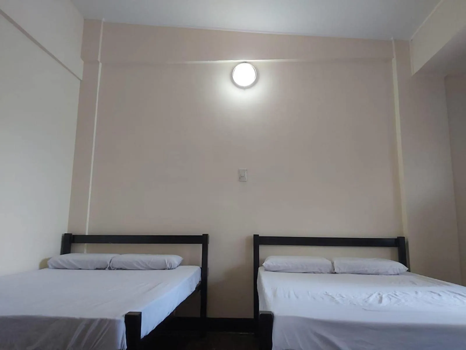 Bedroom, Bed in OYO 916 Angel's Boardrooms