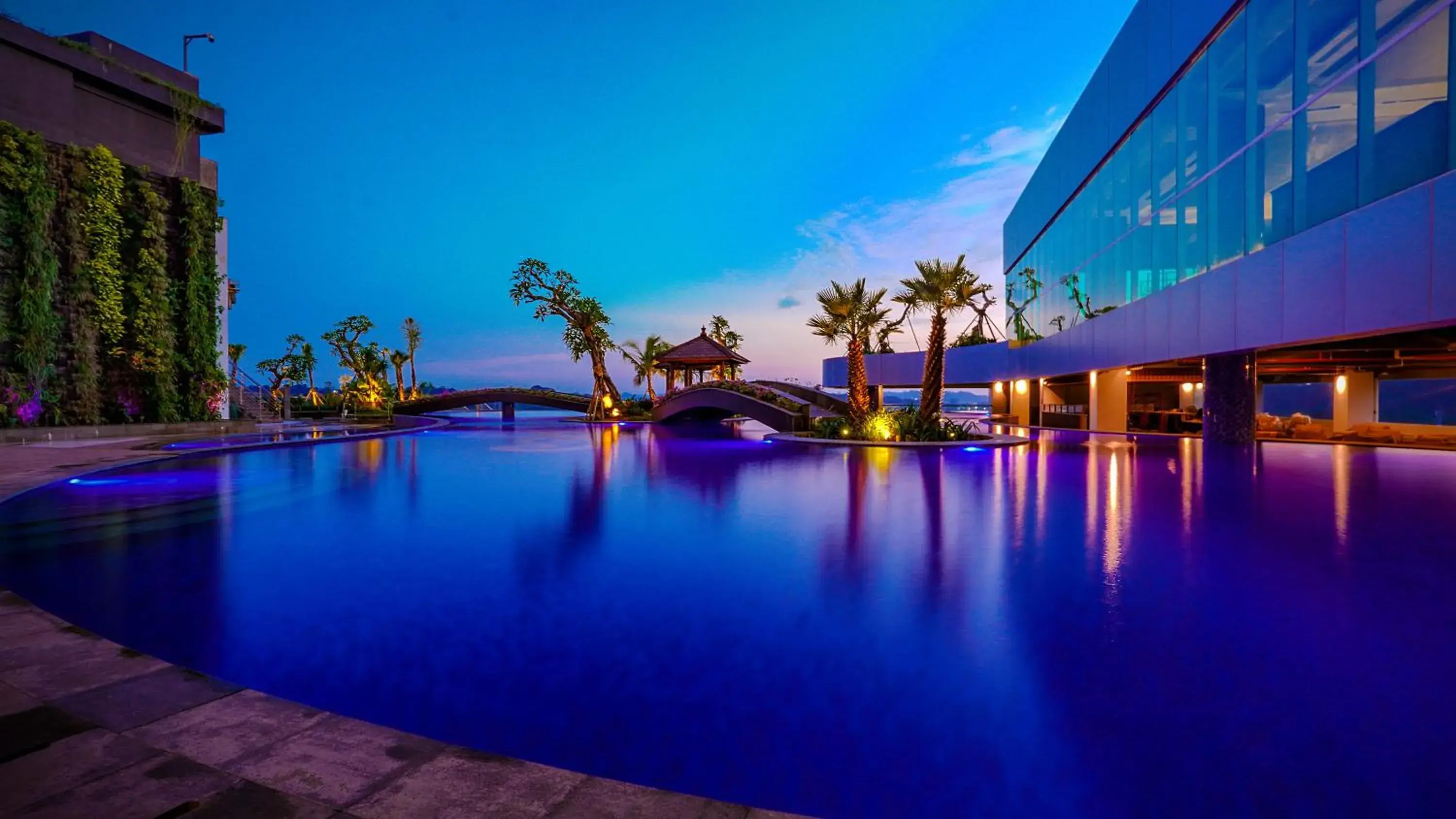 Swimming pool in FUGO Hotel Samarinda Swimming pool in FUGO Hotel Samarinda