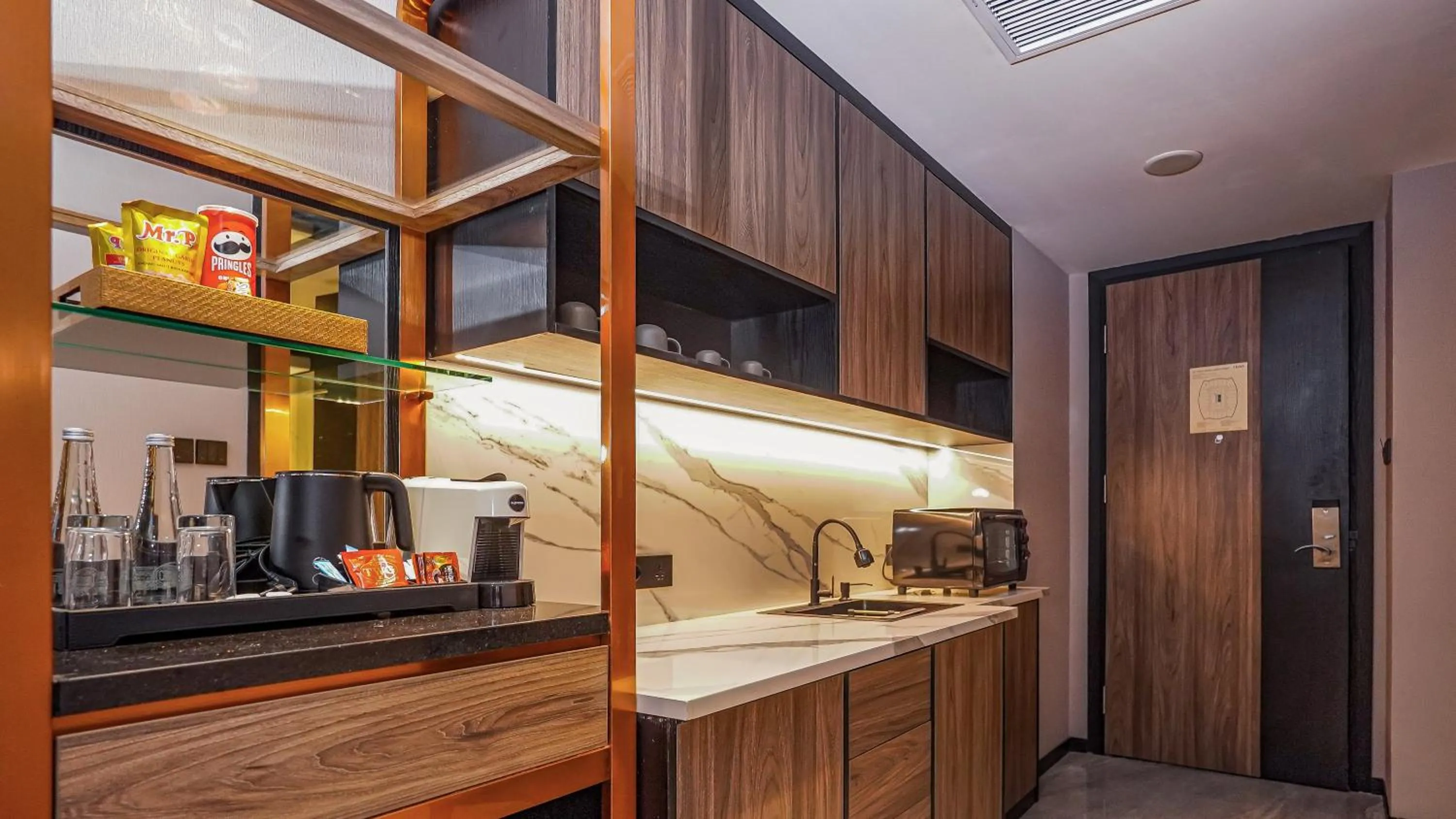 Coffee/tea facilities in FUGO Hotel Samarinda