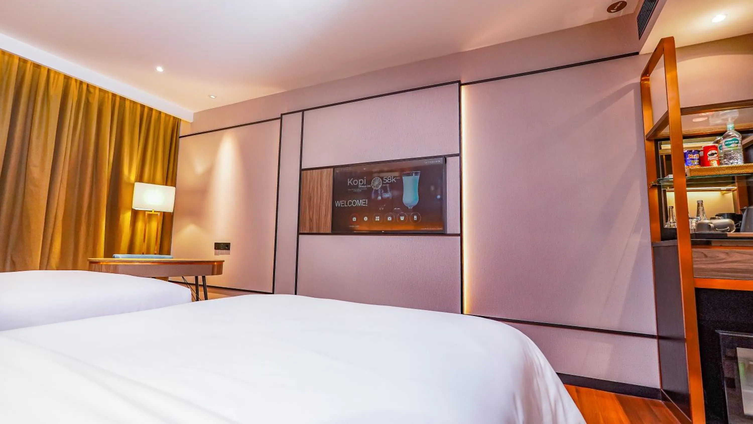 TV and multimedia, Bed in FUGO Hotel Samarinda