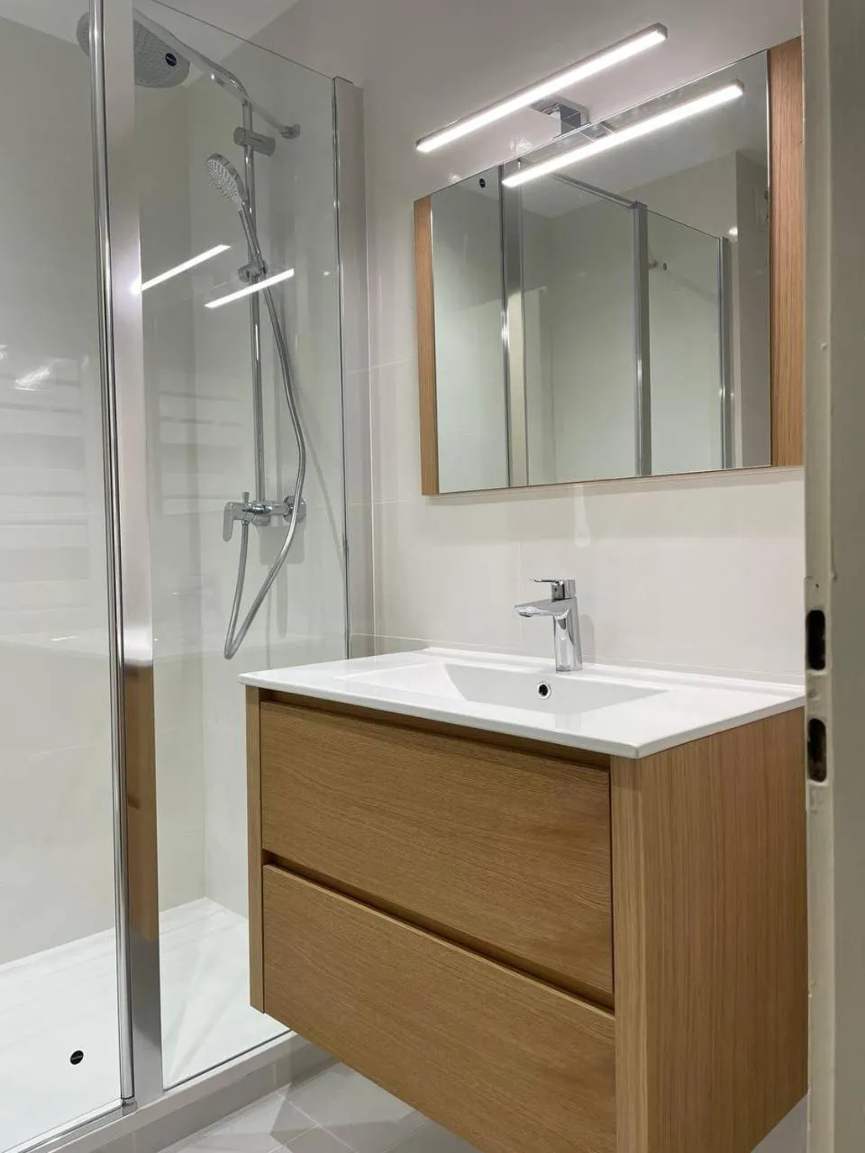 Shower in Cozy Appartement Halles Strasbourg