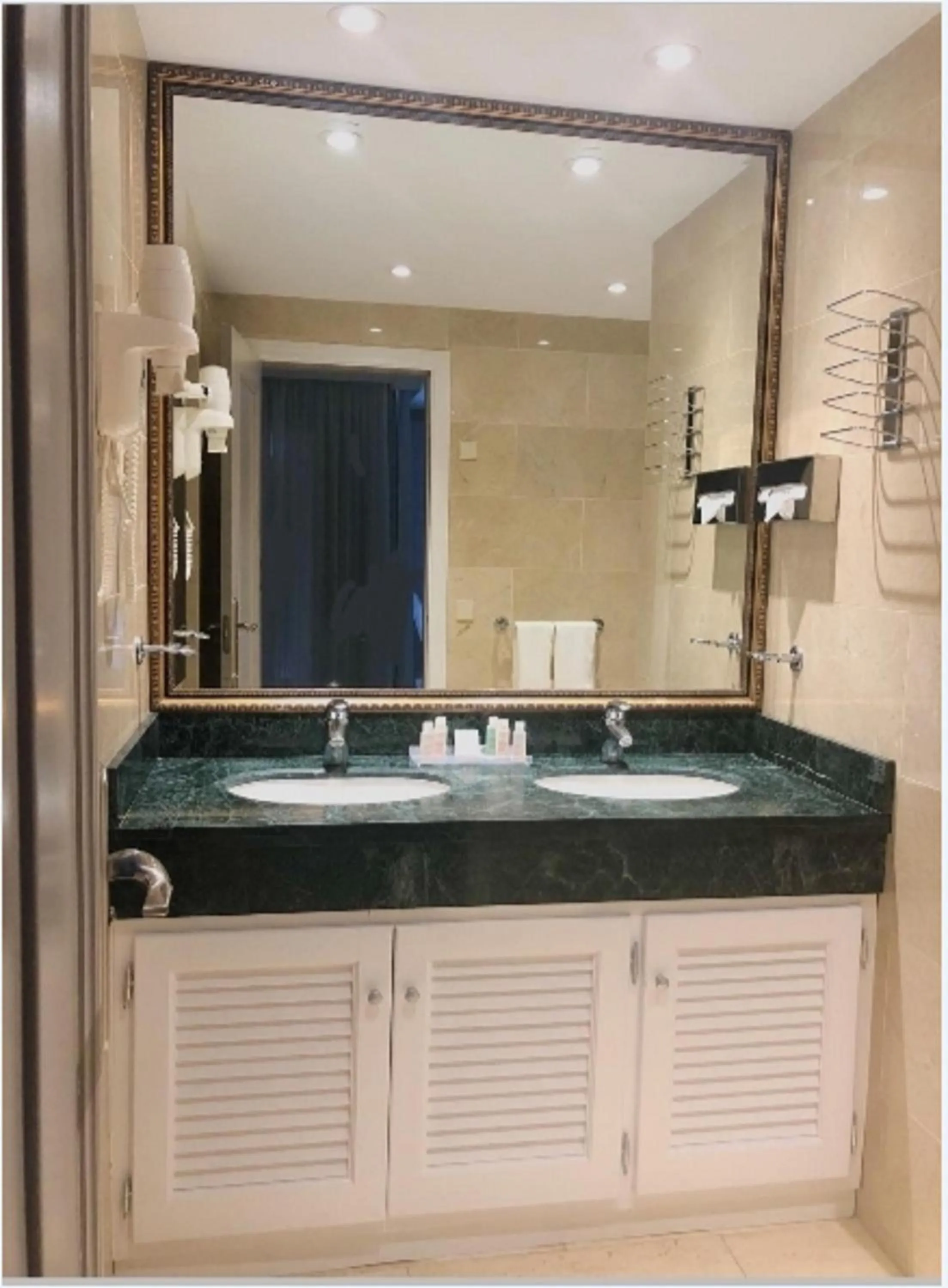 Bathroom in Boutique Hotel B51