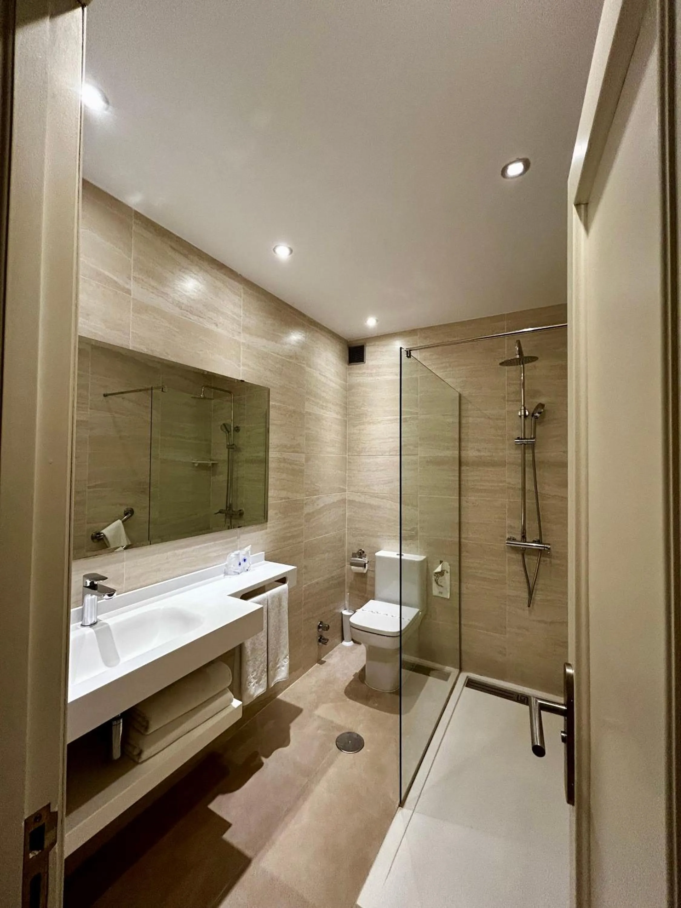 Bathroom in Hotel La Arquera