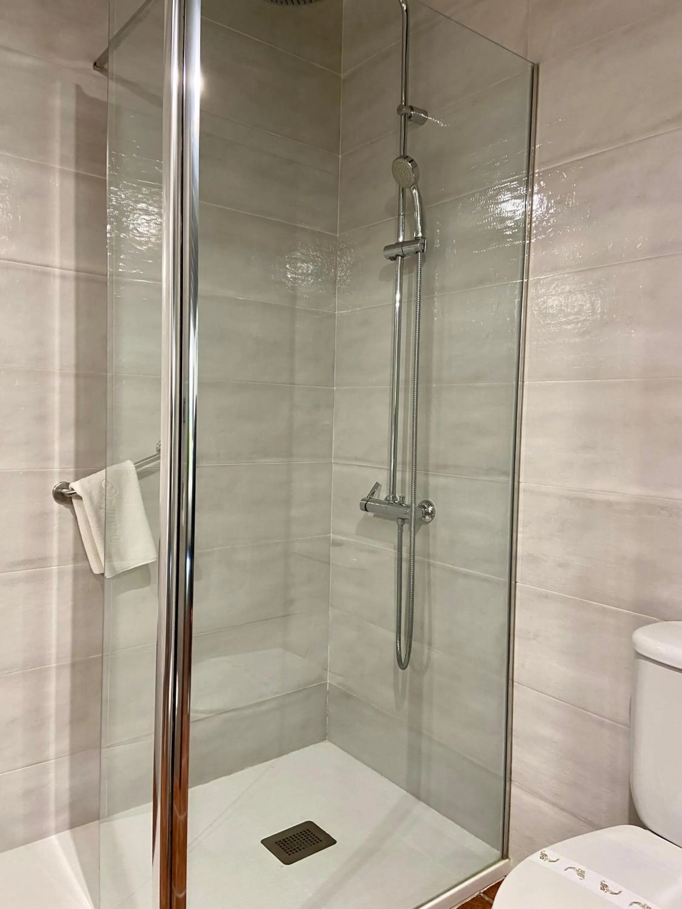 Bathroom in Hotel La Arquera