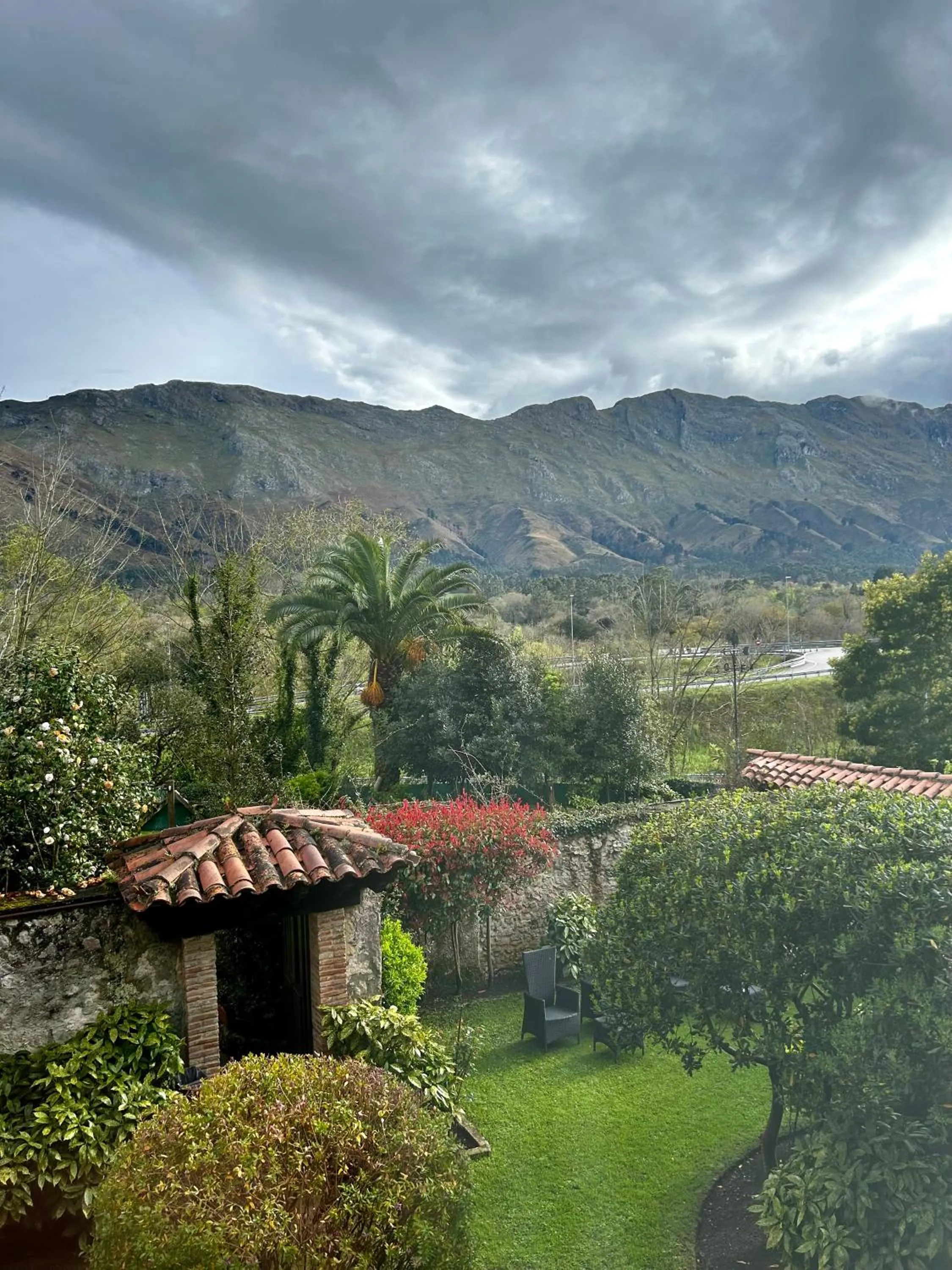 Garden view in Hotel La Arquera