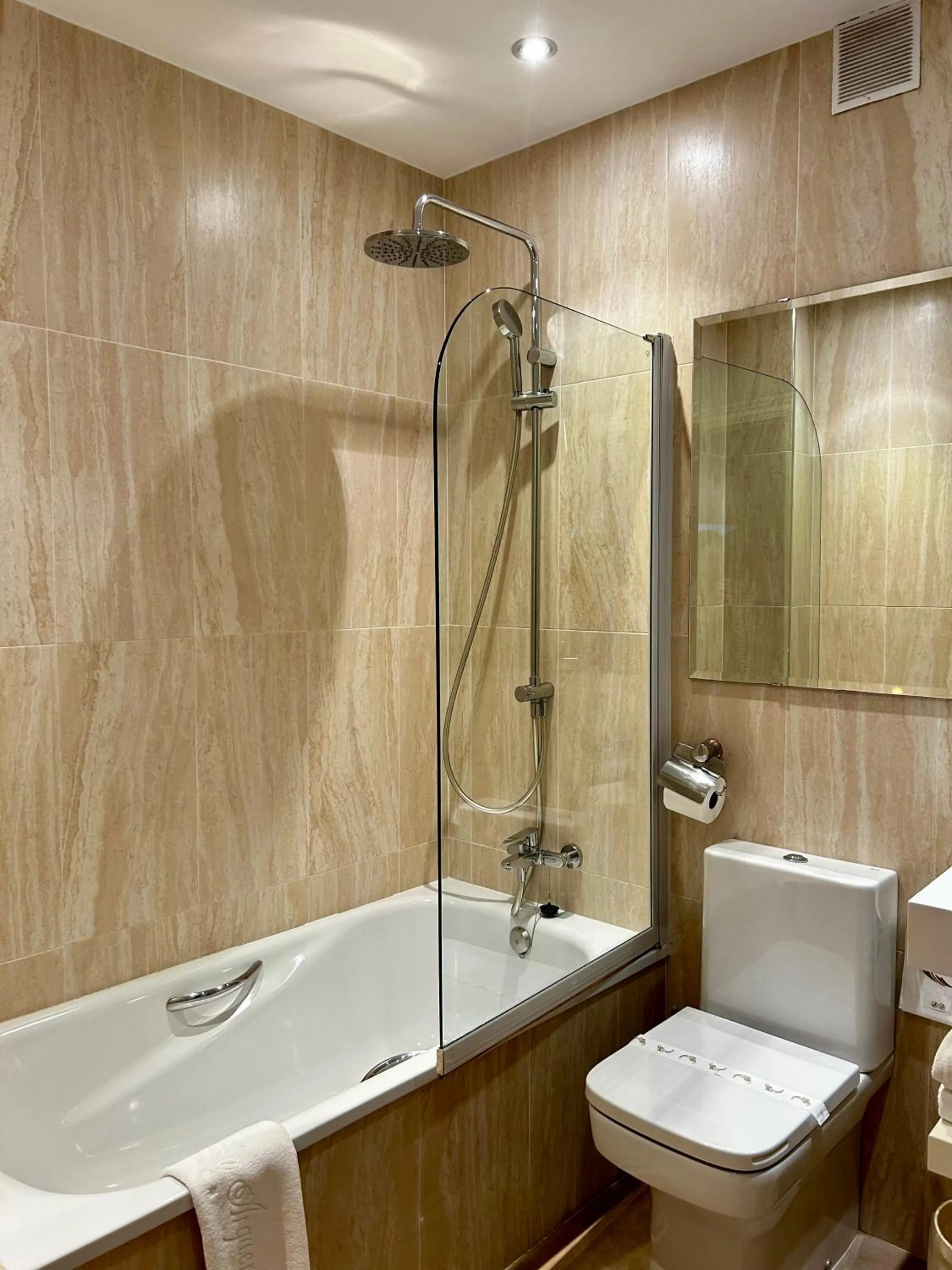 Bathroom in Hotel La Arquera