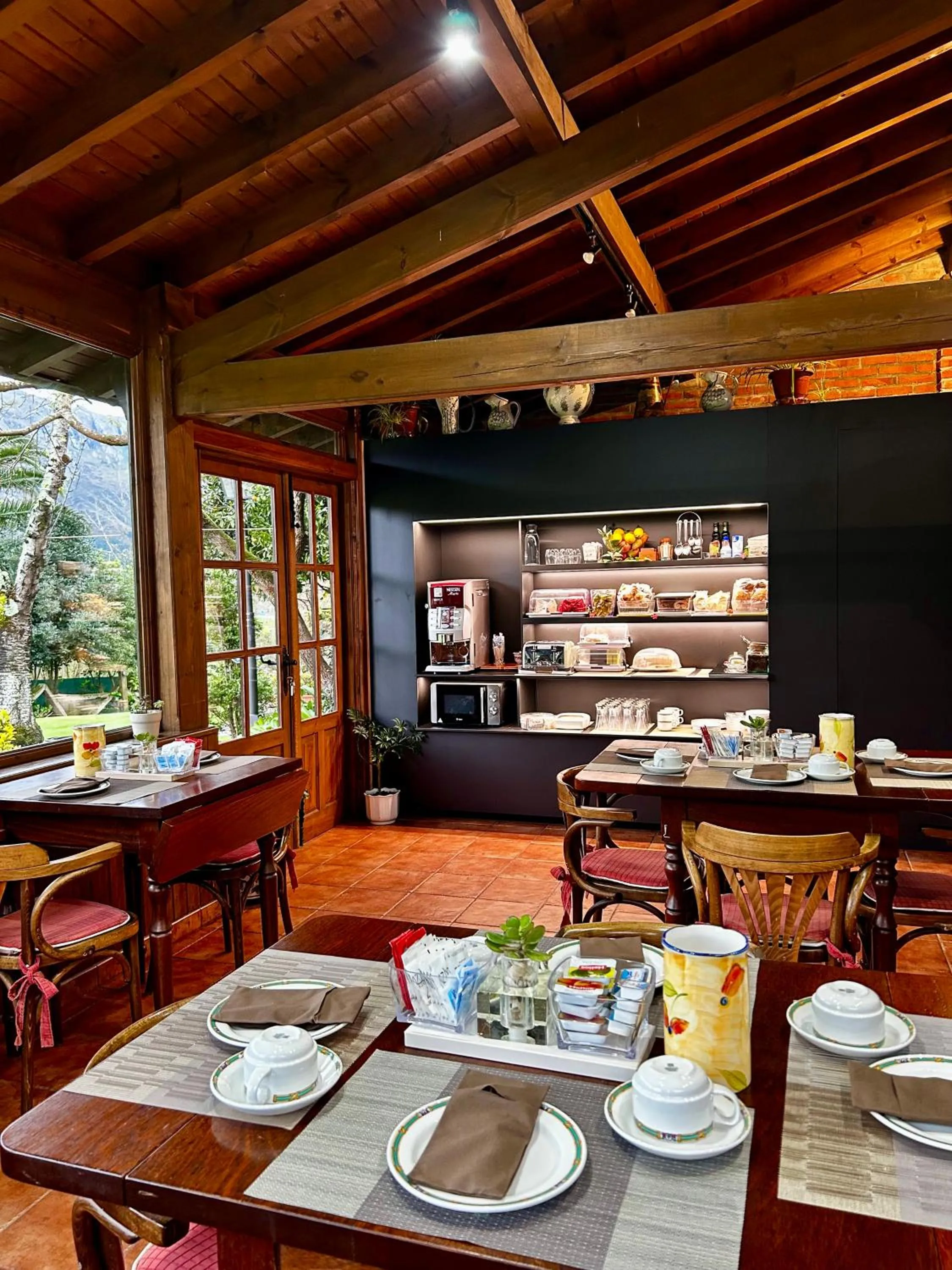 Breakfast in Hotel La Arquera