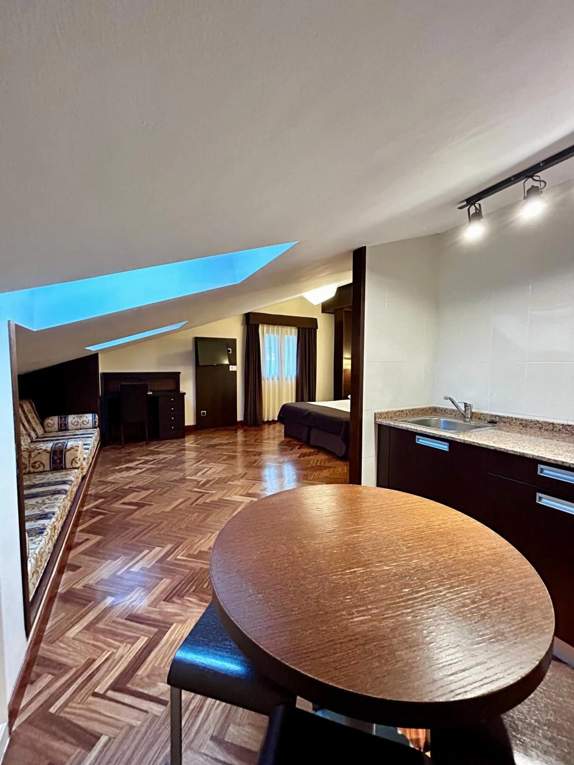 Photo of the whole room in Hotel La Arquera