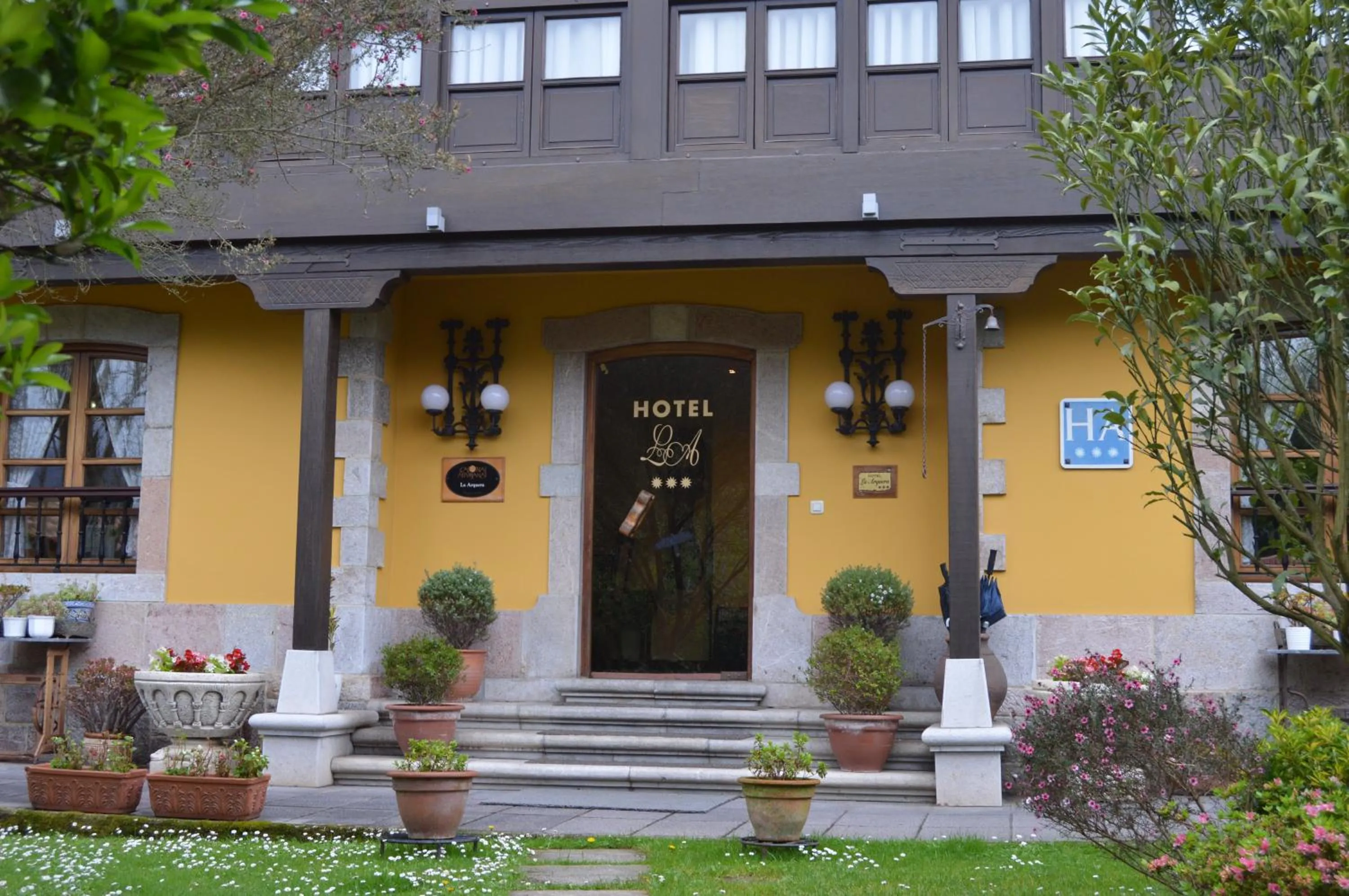 Facade/entrance in Hotel La Arquera