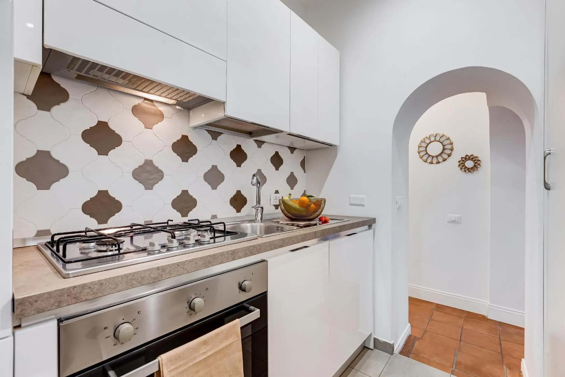 Kitchen or kitchenette in Campo dei fiori Royal Orchid apartment