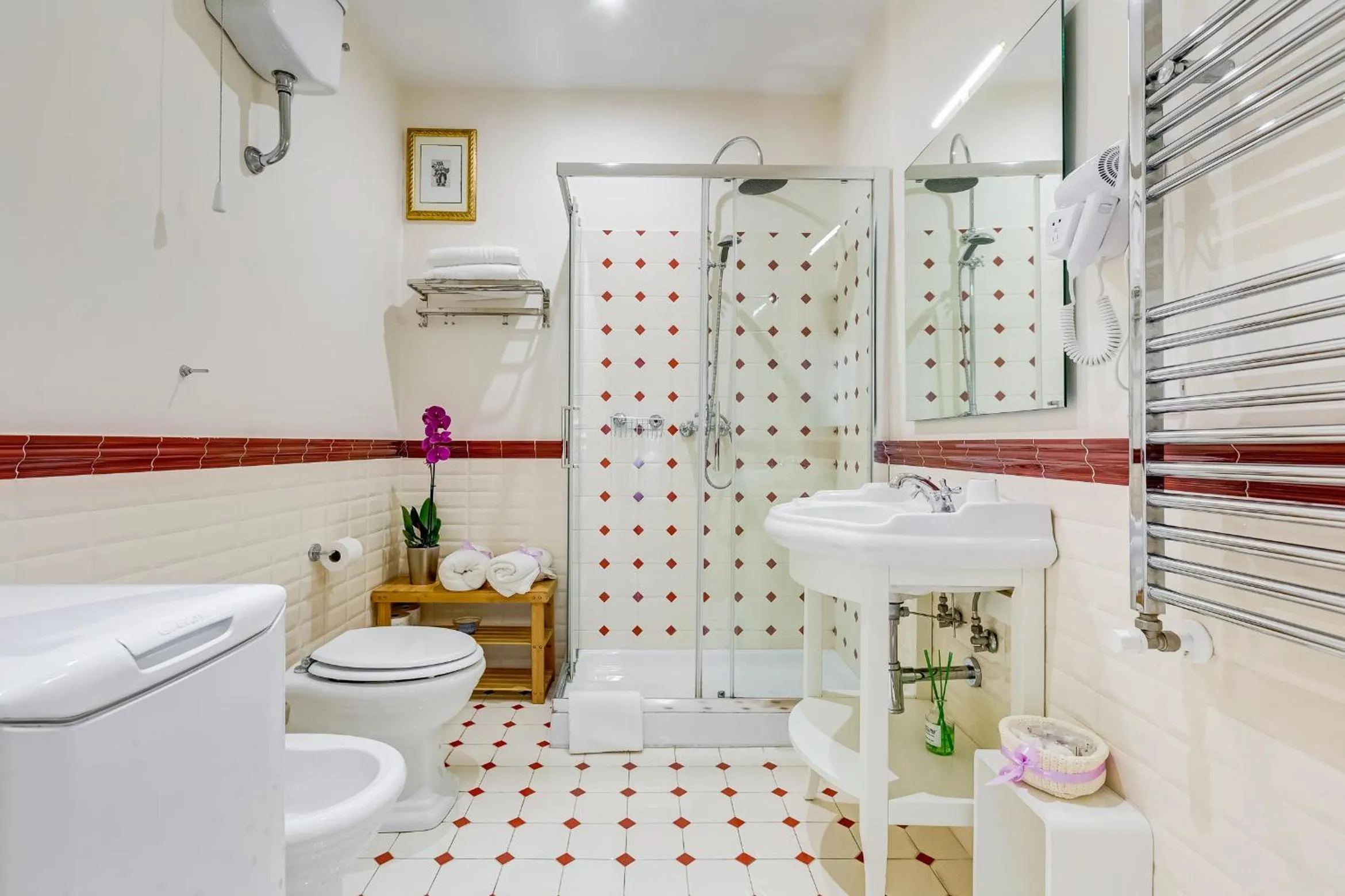 Shower in Campo dei fiori Royal Orchid apartment