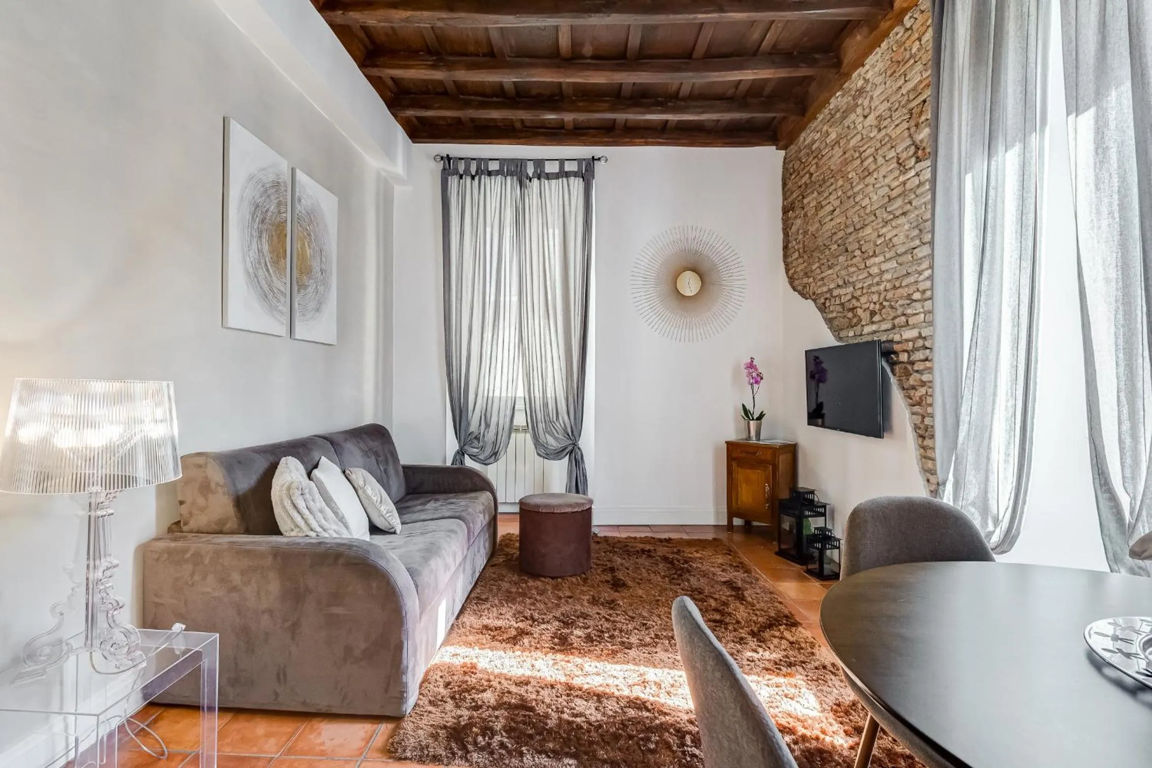 TV and multimedia in Campo dei fiori Royal Orchid apartment