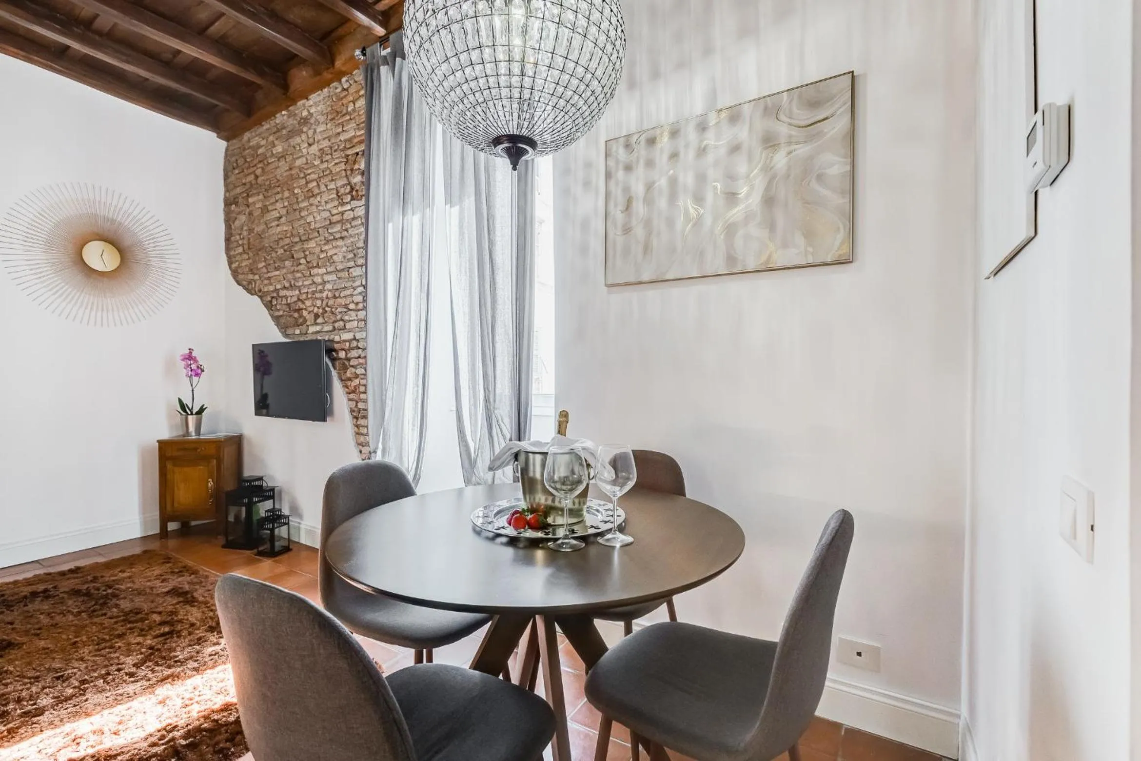 Dining area in Campo dei fiori Royal Orchid apartment