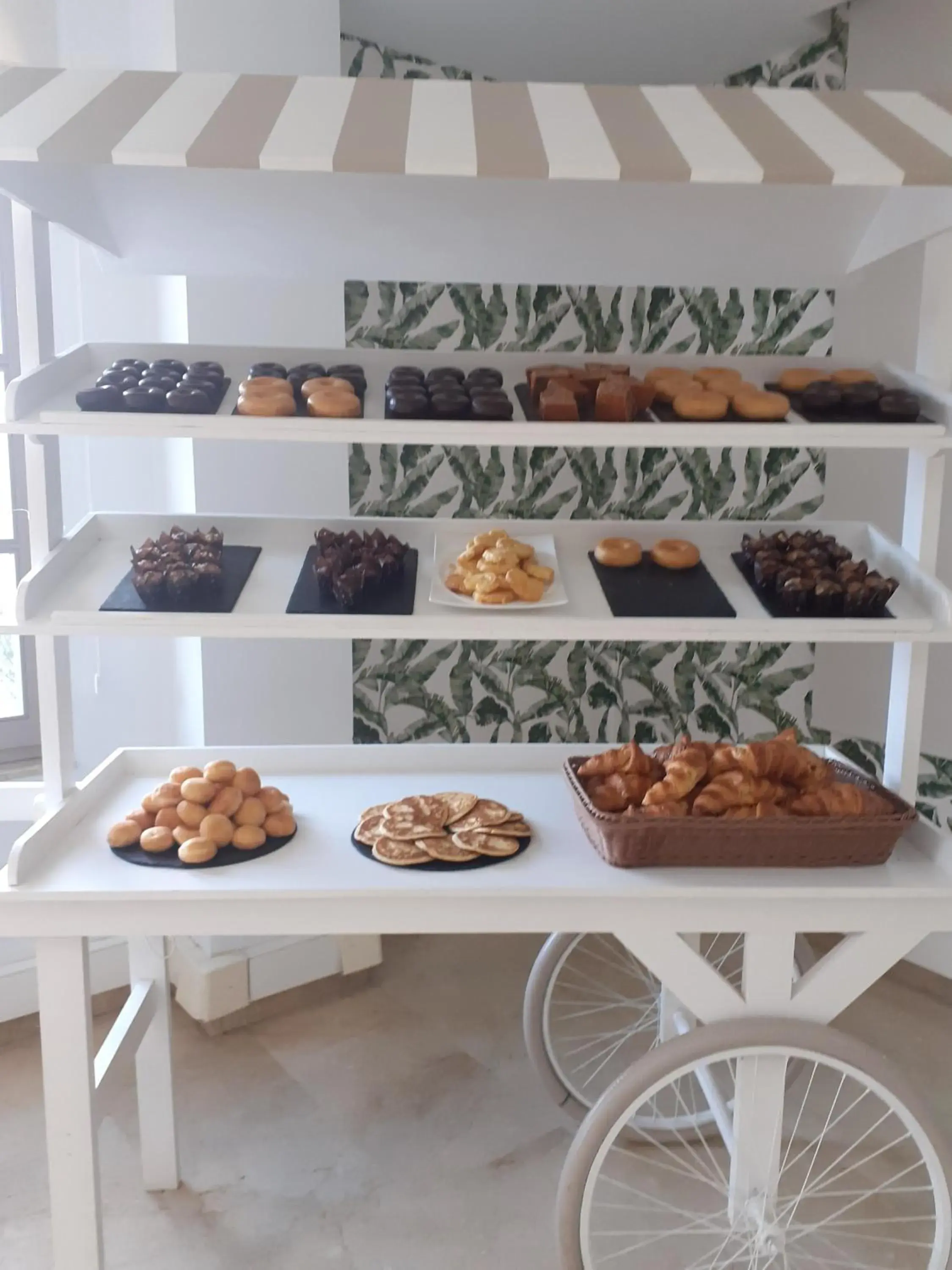 Buffet breakfast in Hotel La Palma de Llanes Buffet breakfast in Hotel La Palma de Llanes