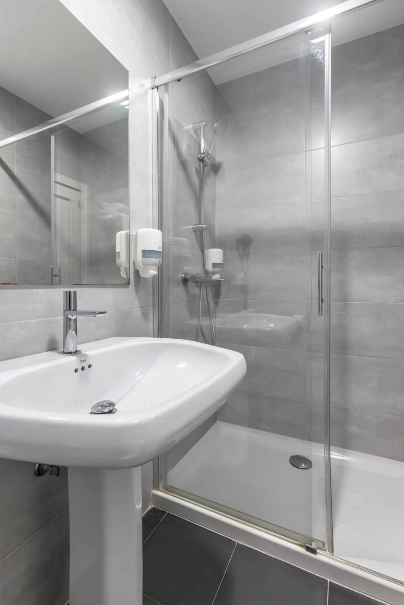 Shower in Hotel La Palma de Llanes