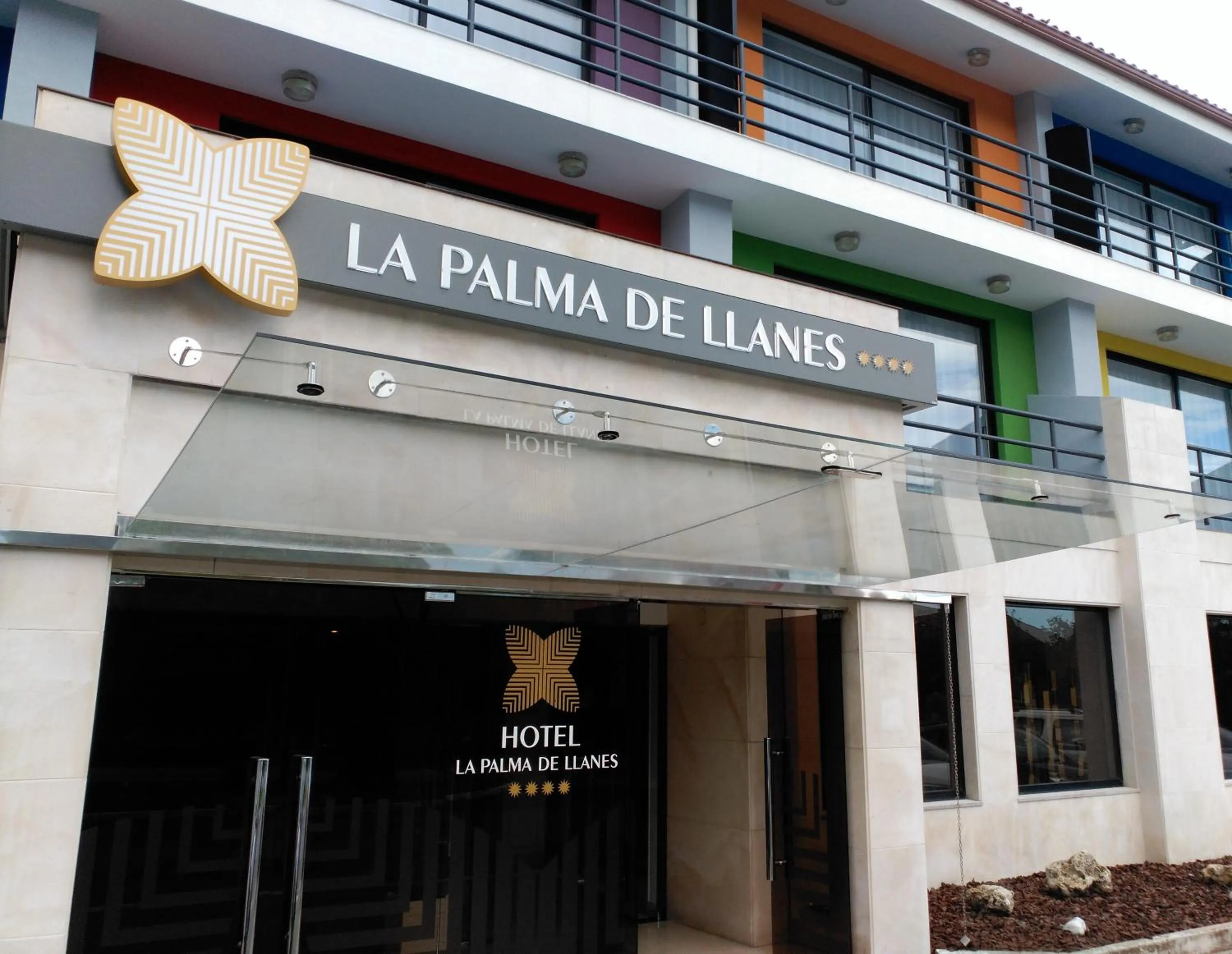 Facade/entrance in Hotel La Palma de Llanes