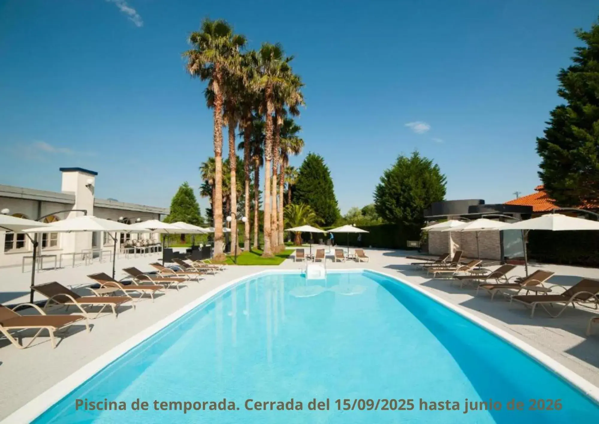 Swimming pool in Hotel La Palma de Llanes Swimming pool in Hotel La Palma de Llanes