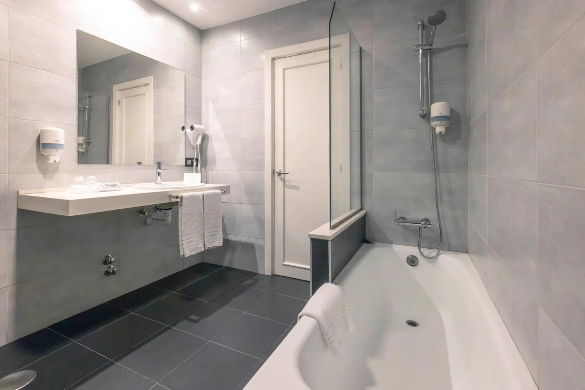 Bathroom in Hotel La Palma de Llanes