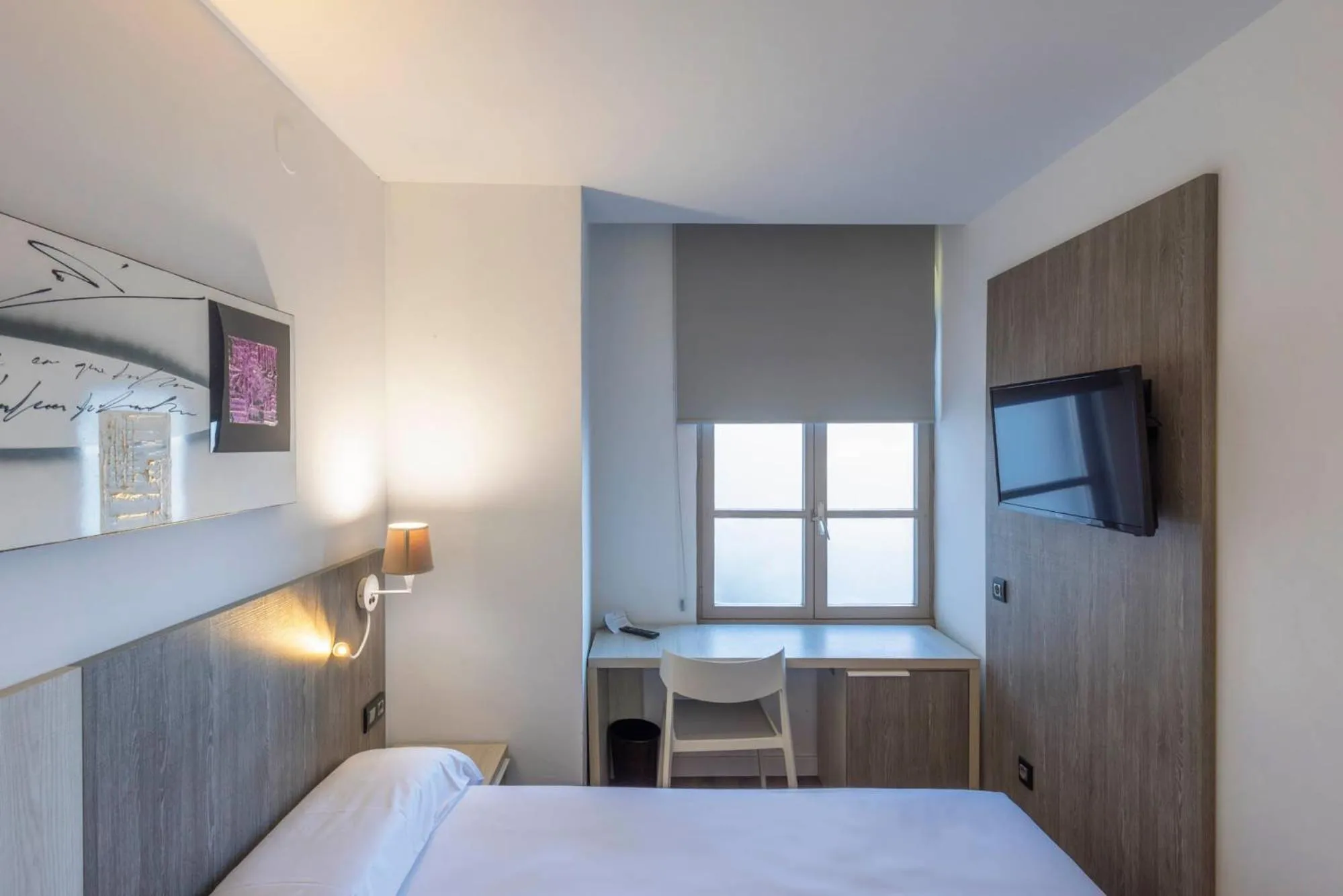 TV and multimedia, Bed in Hotel La Palma de Llanes